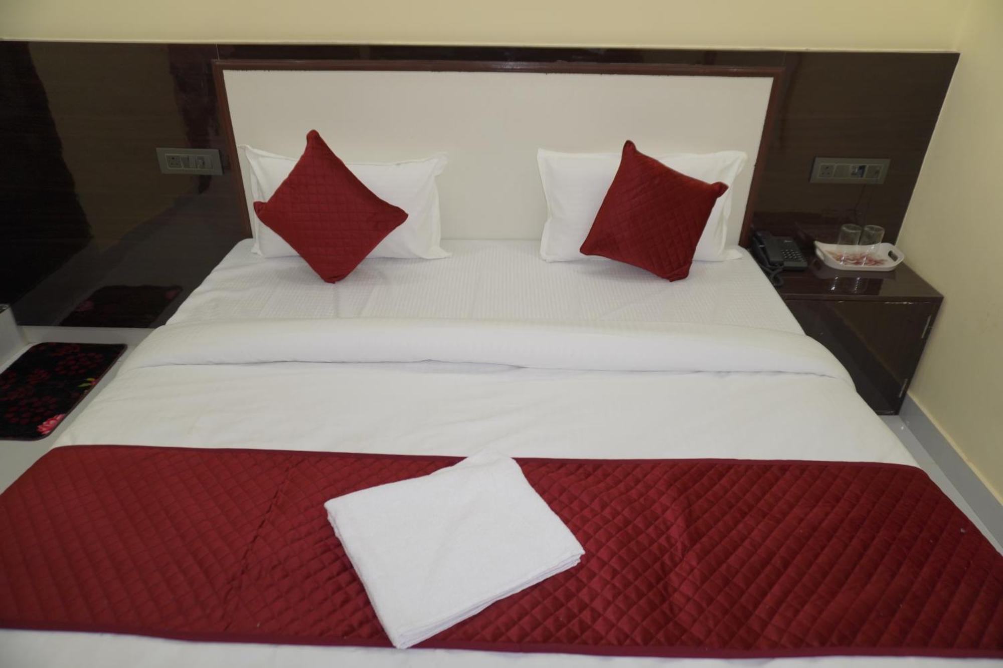Hanumat Palace Hotel 3*