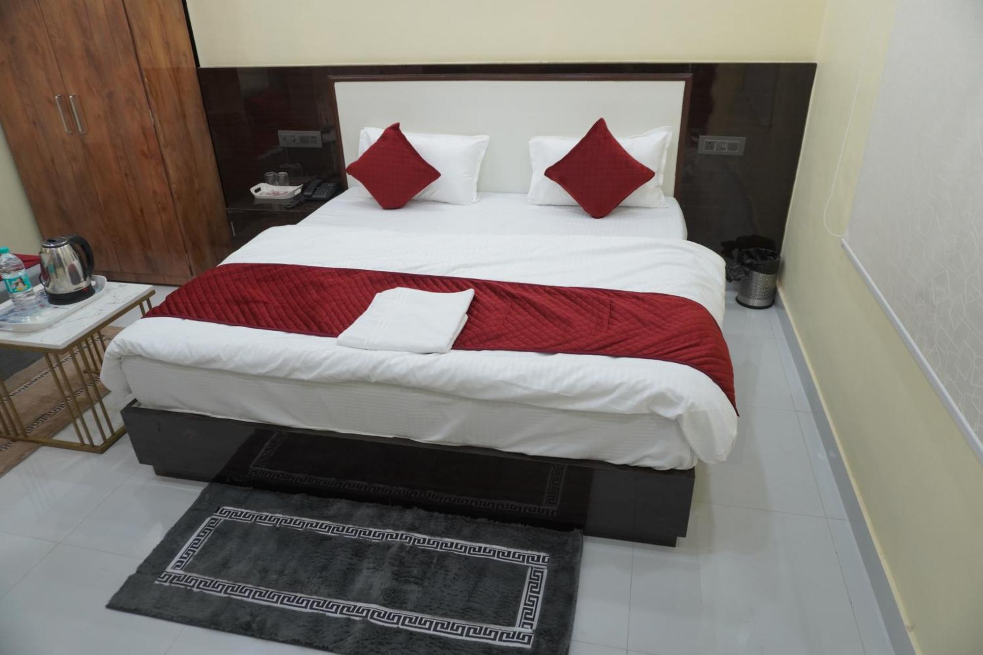 Hotel Hanumat Palace