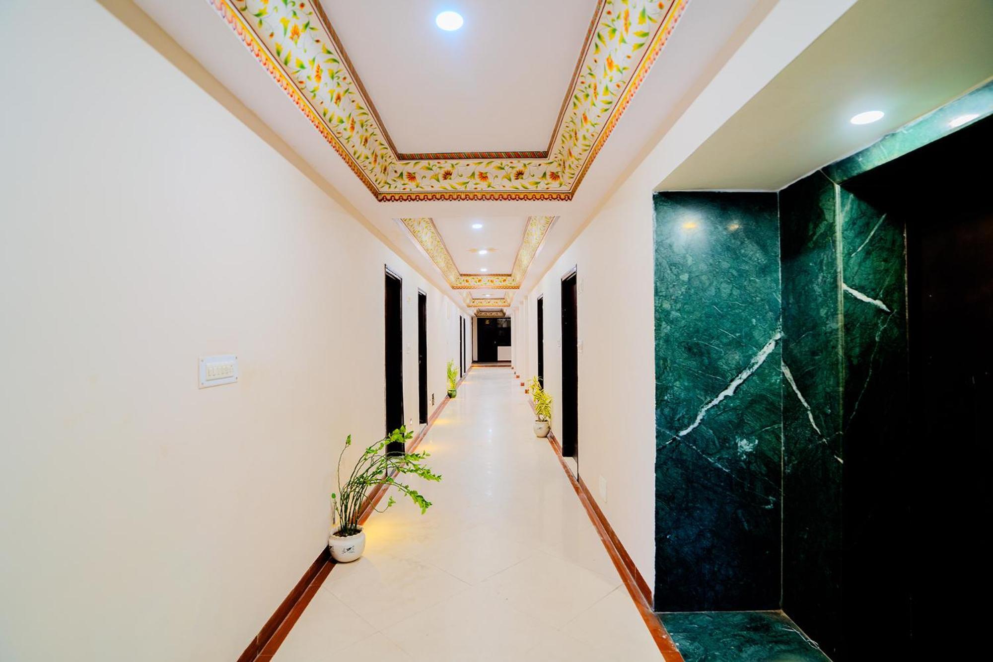 Fabhotel Polovictory Palace Hotel 3*