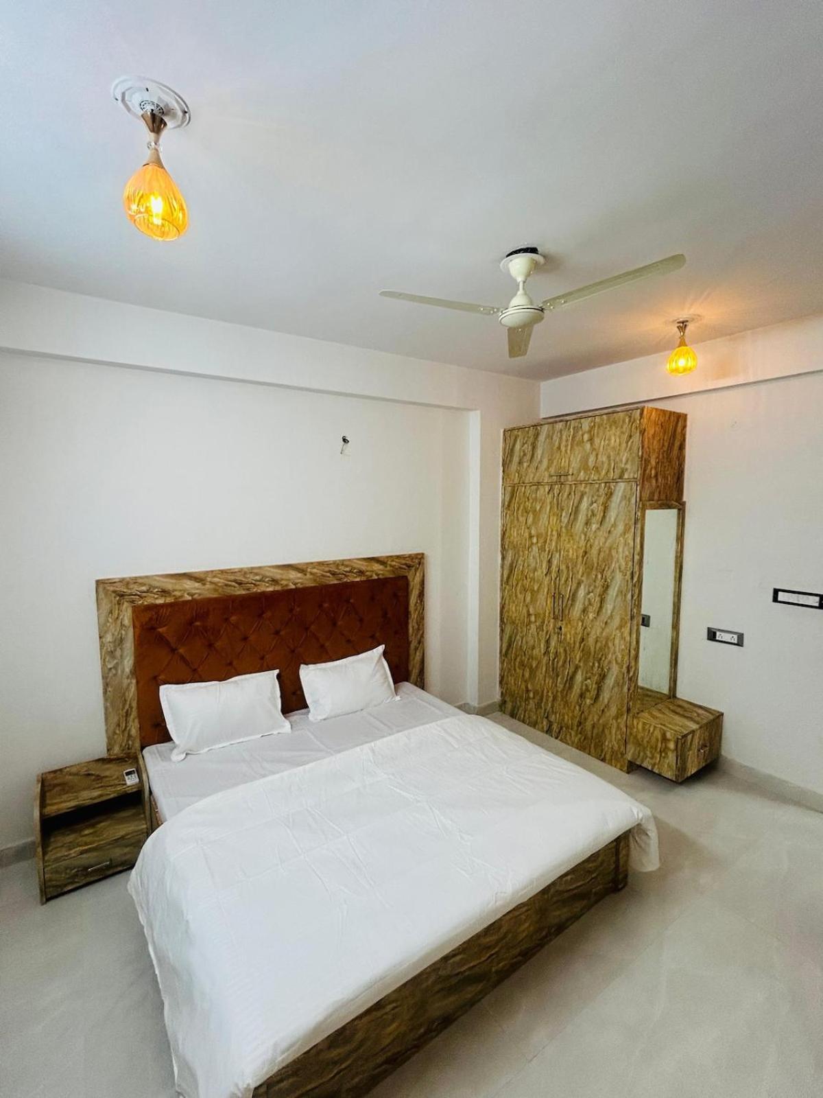 Lux 3bhk Fully Furnished With Amenities Apartment