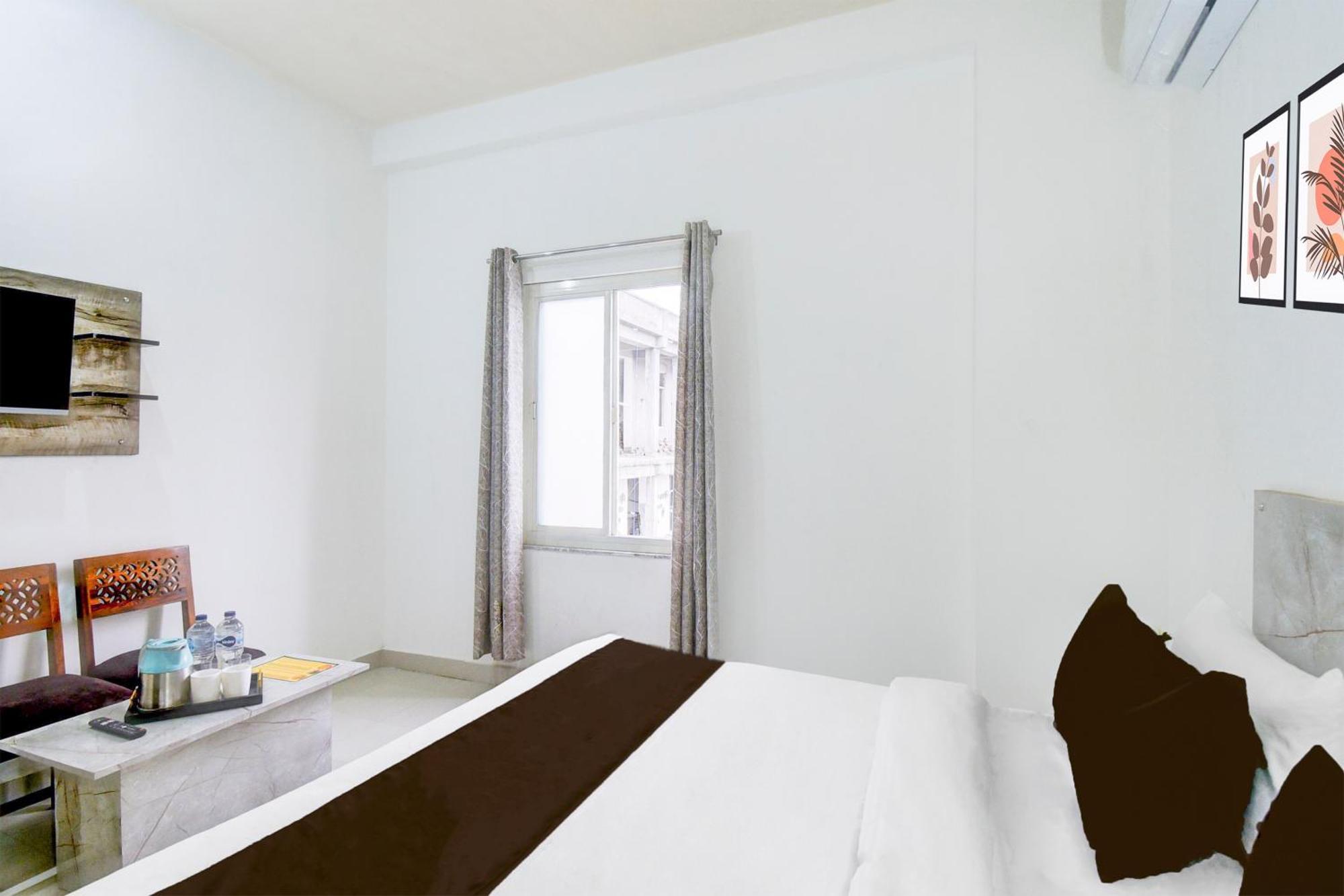 O Black Rock Hotel 3*