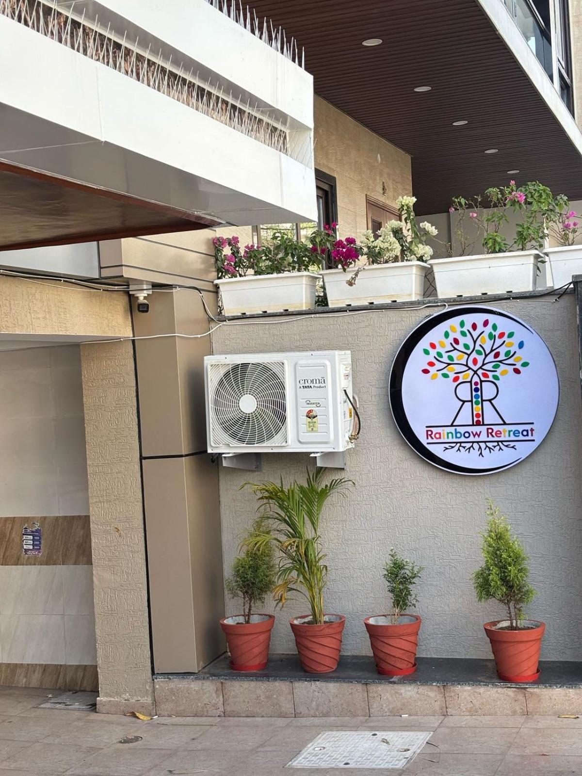 The Rainbow Retreat By Divine Hospitality 3*