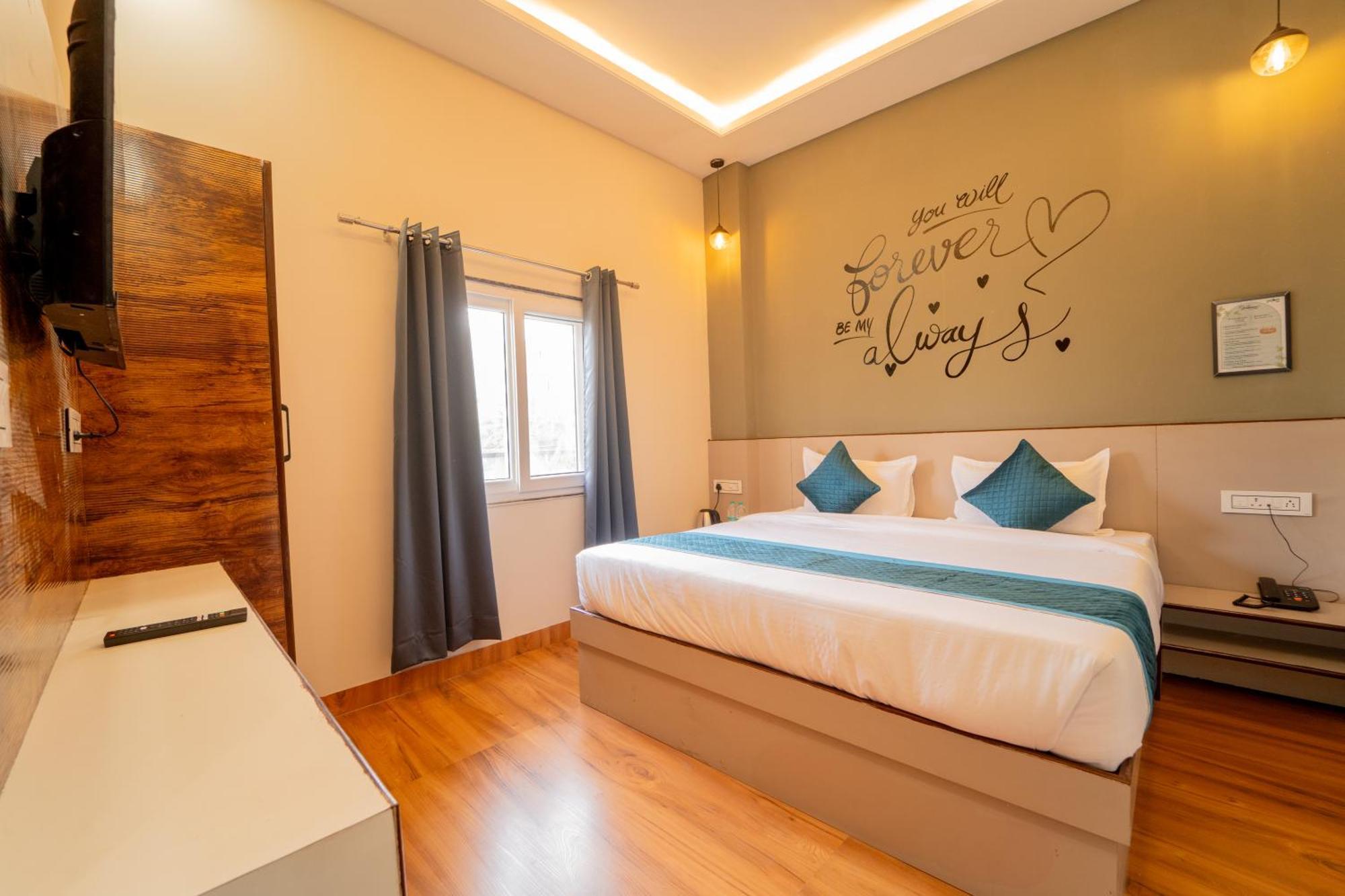 Hotel Palm Mansarovar