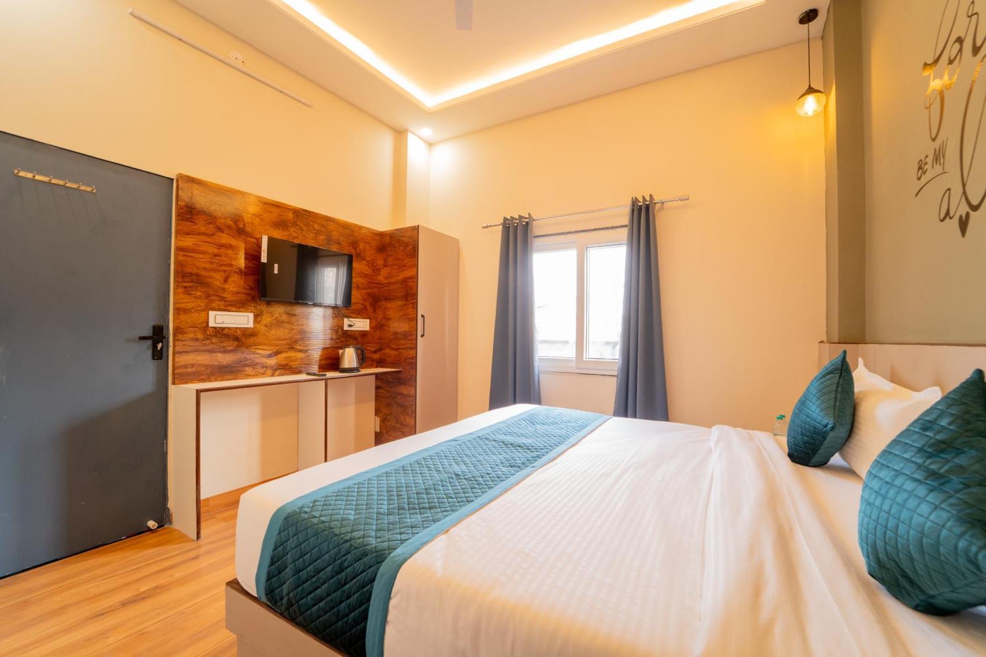 Palm Mansarovar Hotel 3*