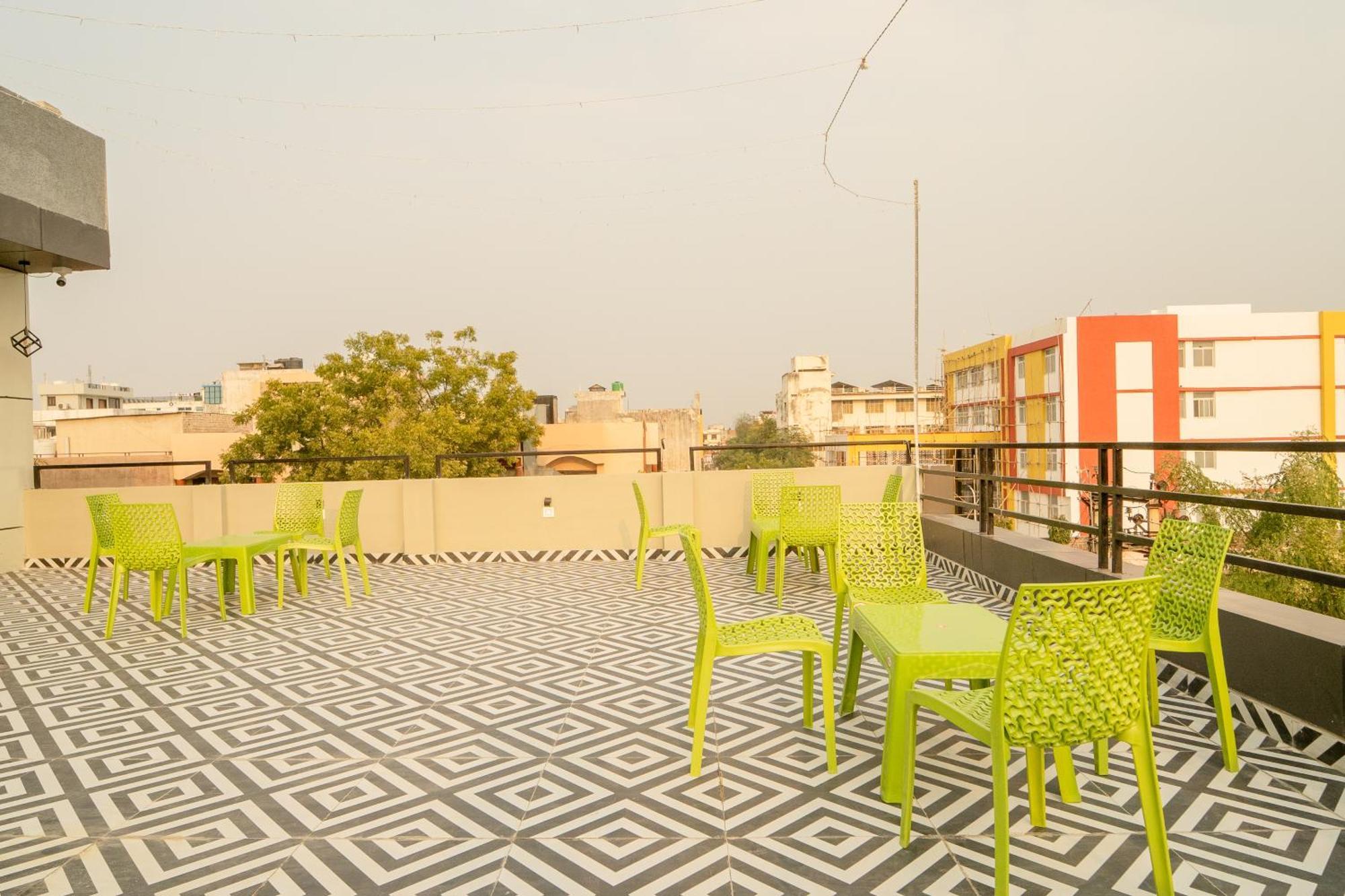 Palm Mansarovar Hotel 3*