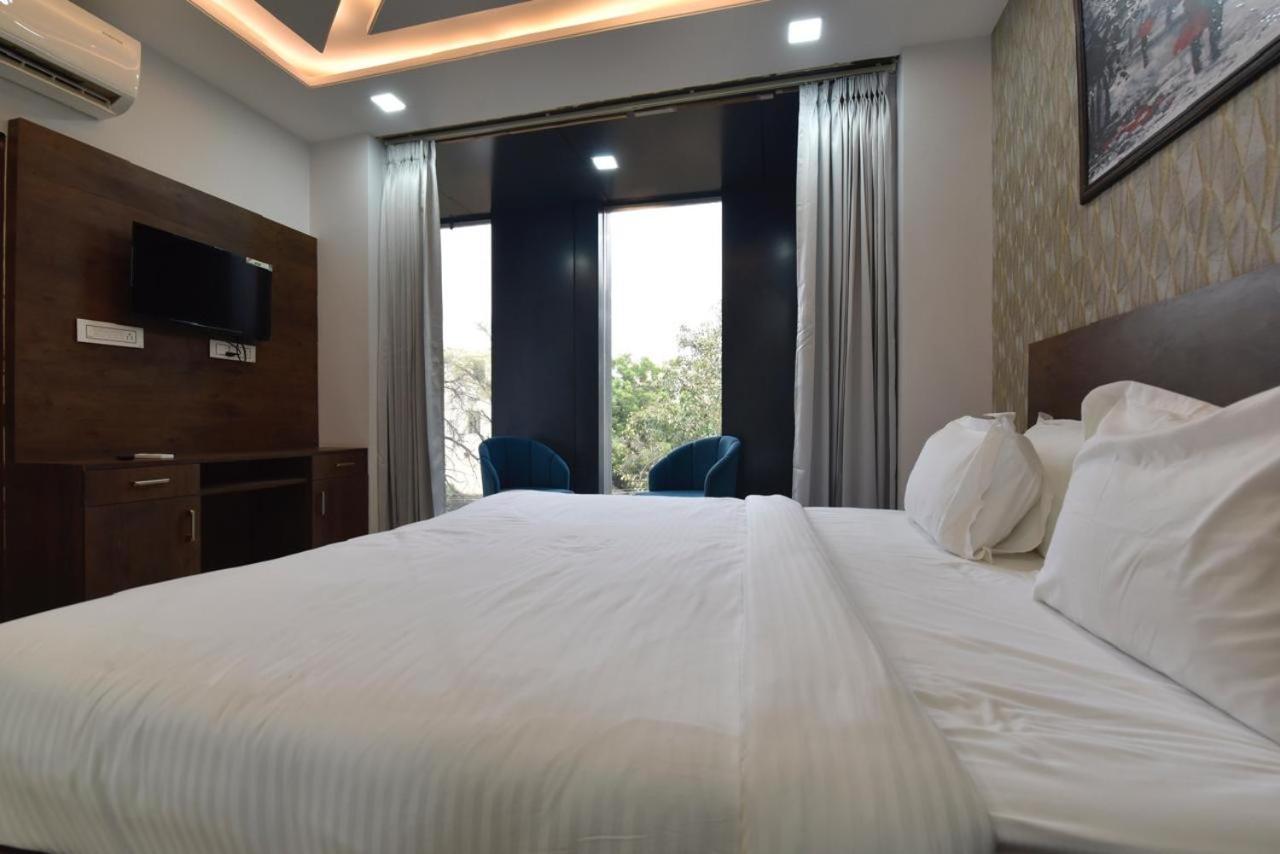 Hotel Priyaj 4*