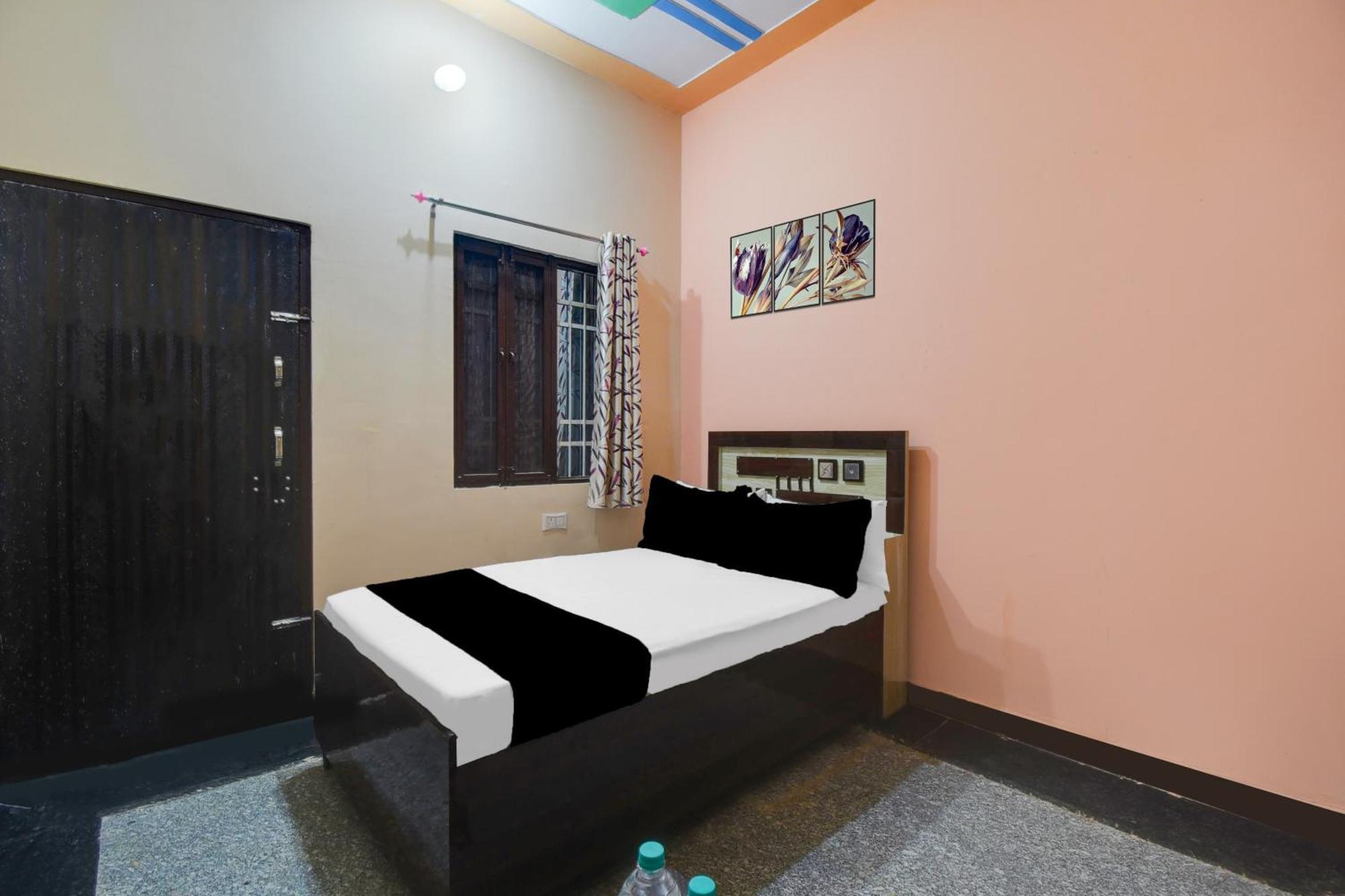 Spot On Town Palace Lawan