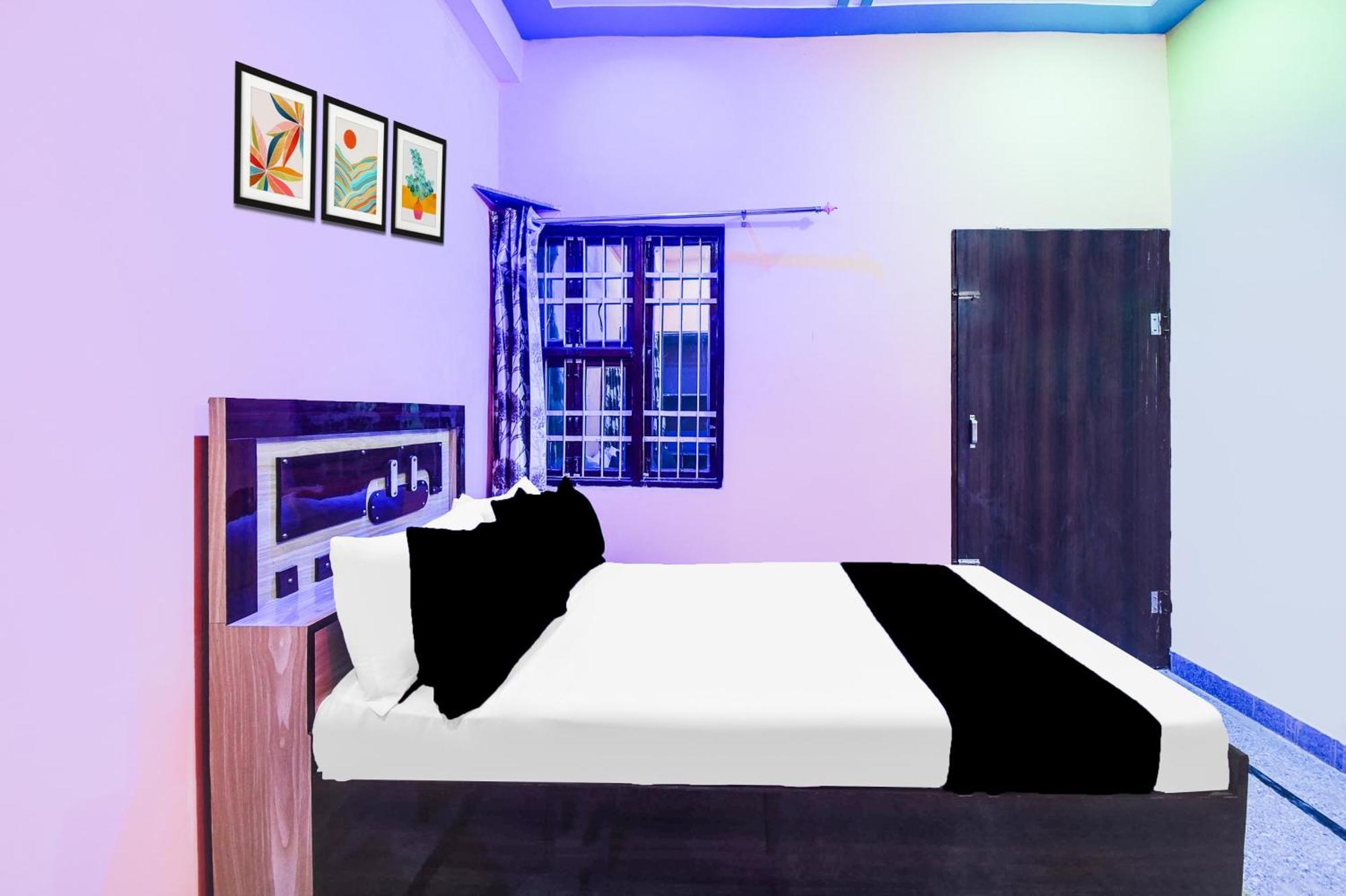 Spot On Town Palace Lawan