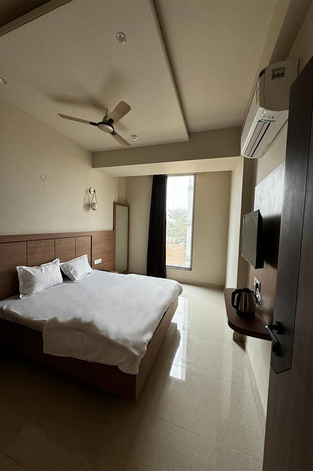 Neel Kamal Hotel 3*