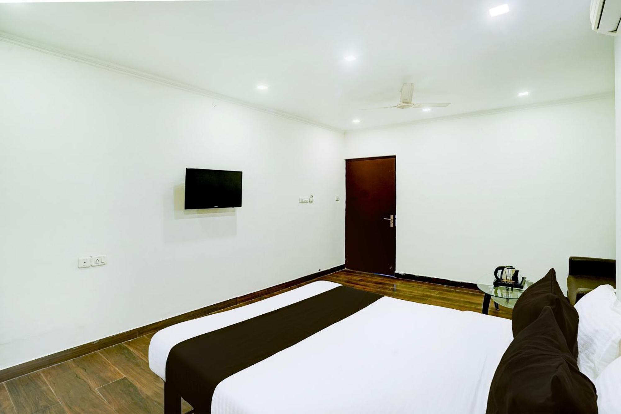 Super Townhouse Girdhar Marg Formerly Srida *