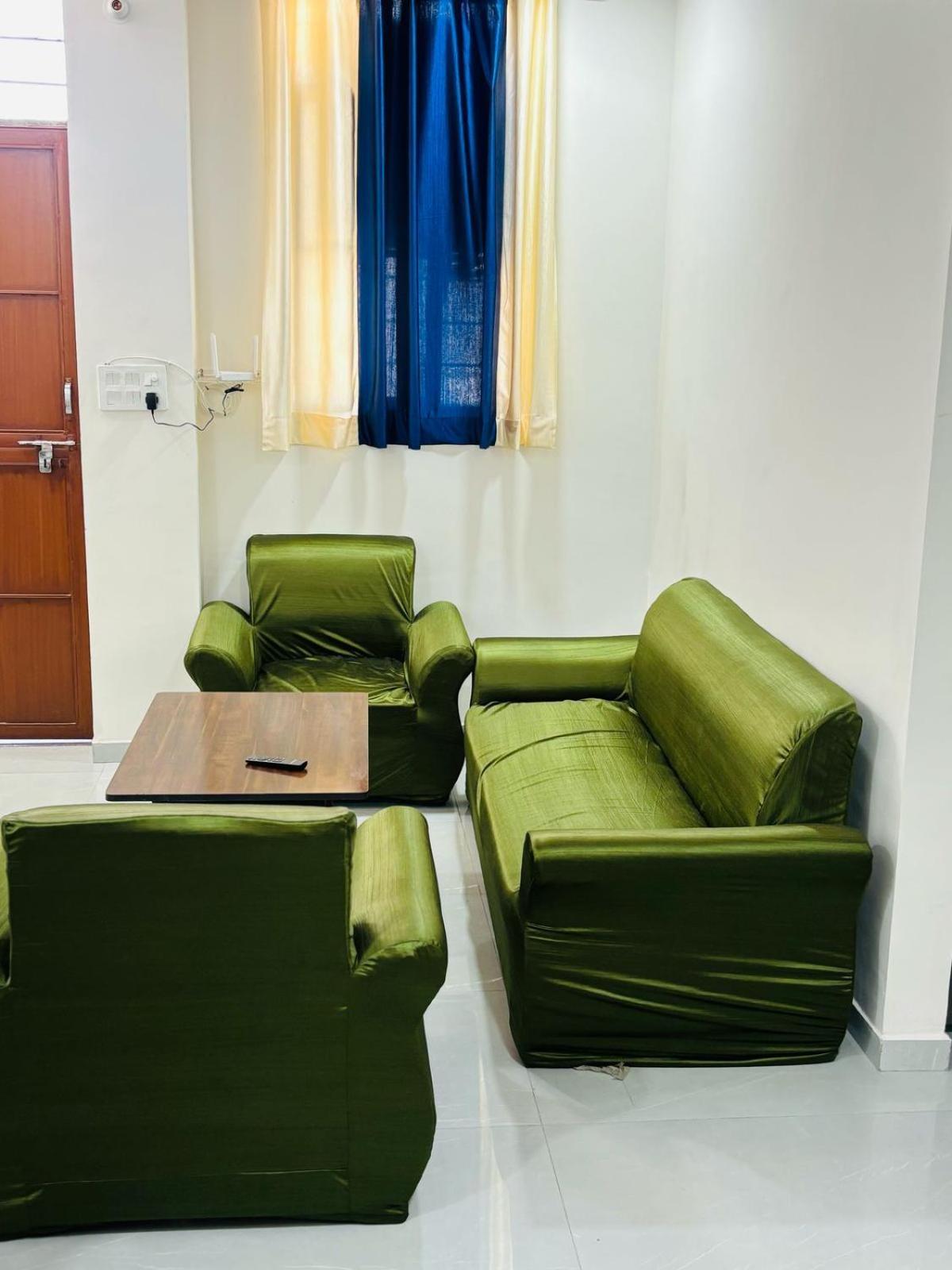 The Rainbow Retreat By Divine Hospitality Hotel
