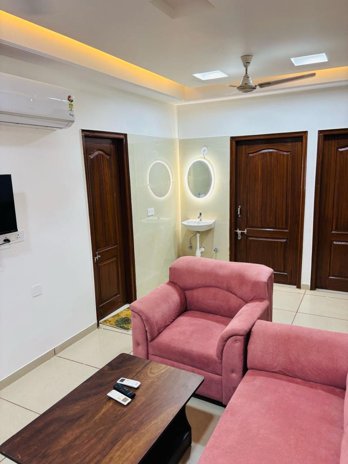 The Rainbow Retreat By Divine Hospitality Hotel 3*