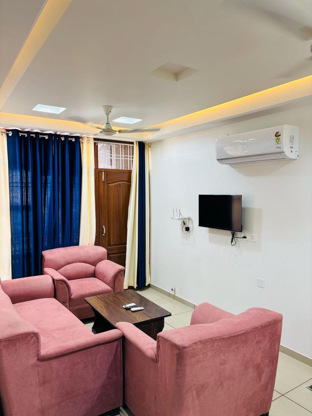 The Rainbow Retreat By Divine Hospitality Hotel
