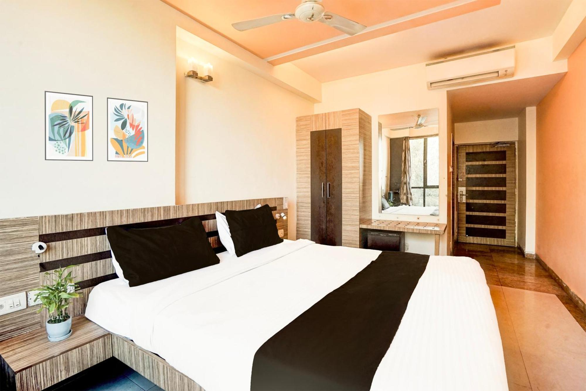Super Collection O Adarsh Nagar Raja Park Formerly Apex Intercontinental 4*