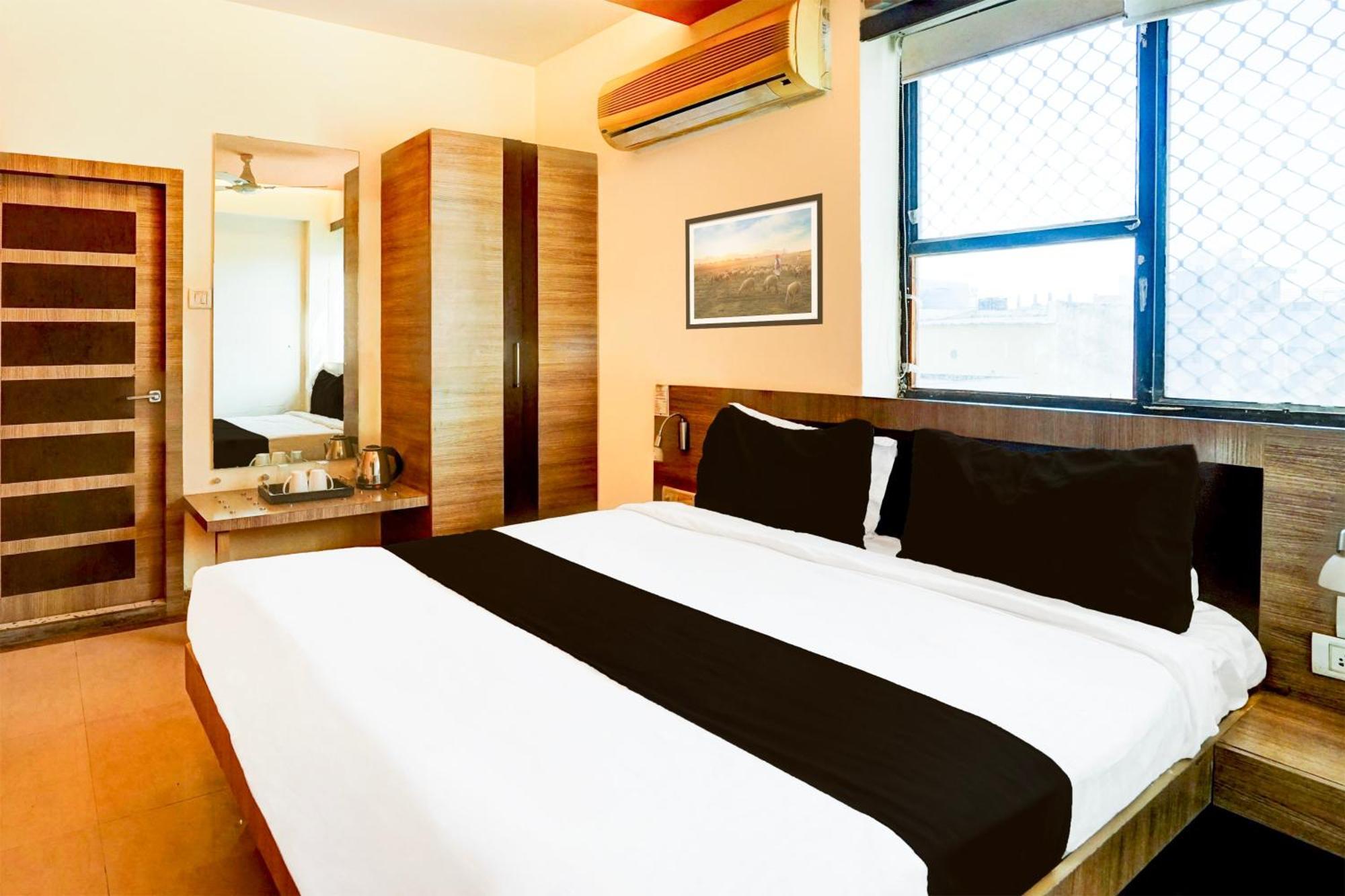 Hotel Super Collection O Adarsh Nagar Raja Park Formerly Apex Intercontinental 4*