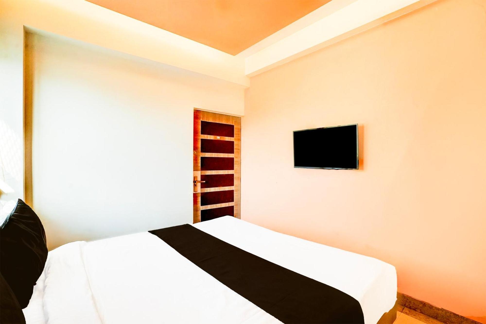 Super Collection O Adarsh Nagar Raja Park Formerly Apex Intercontinental