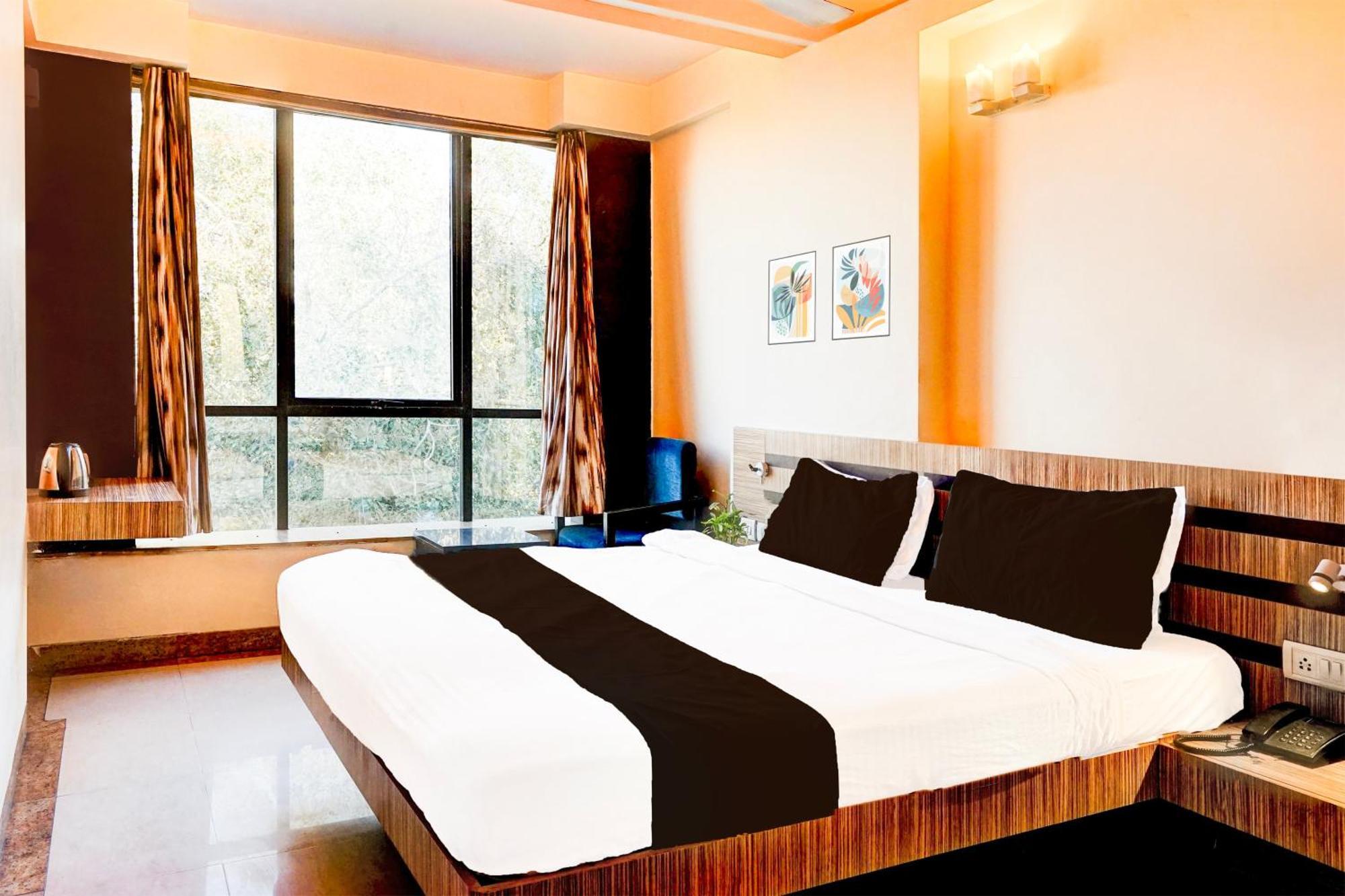 Super Collection O Adarsh Nagar Raja Park Formerly Apex Intercontinental Hotel