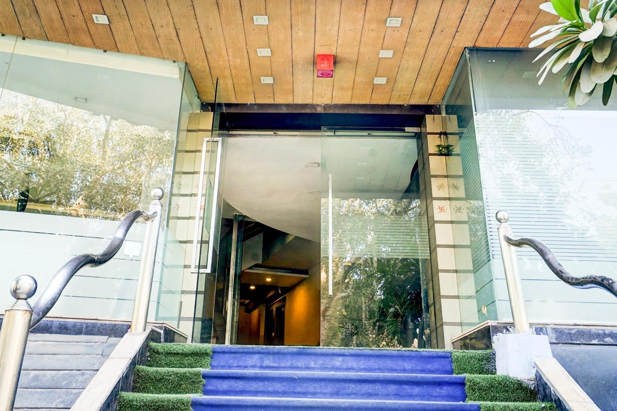 Hotel Super Collection O Adarsh Nagar Raja Park Formerly Apex Intercontinental