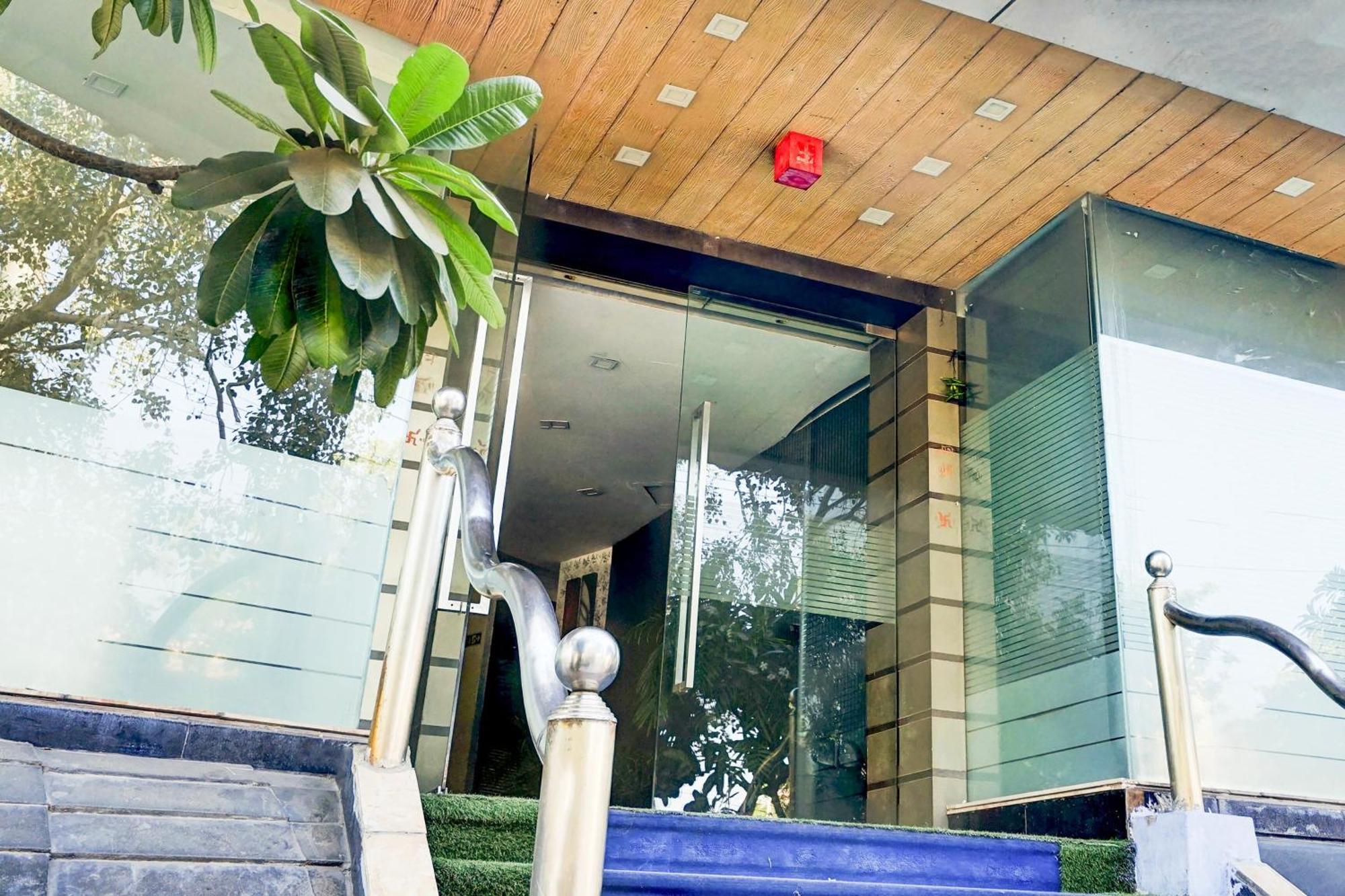 Super Collection O Adarsh Nagar Raja Park Formerly Apex Intercontinental Hotel 4*