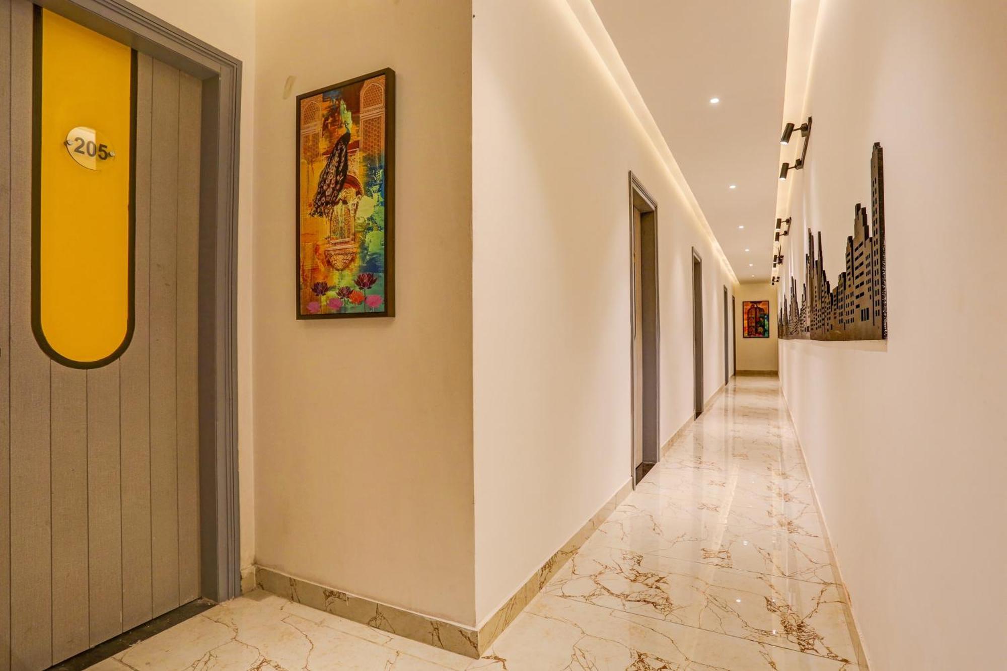 Resort Super Townhouse Vaishali Nagar Formerly Pentagon Boutique *