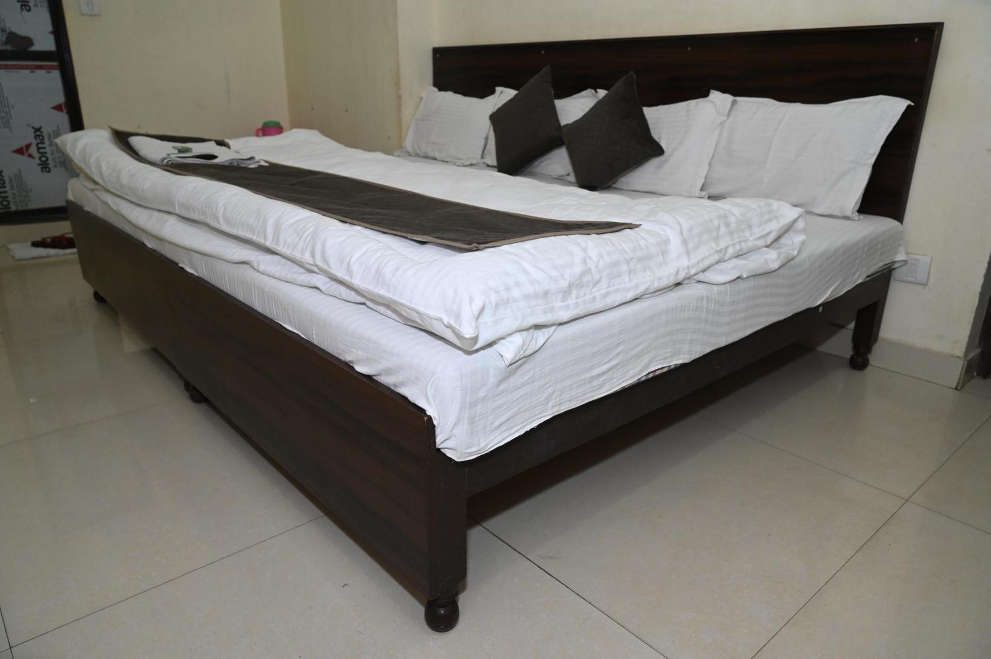 Balaji Palace 3*
