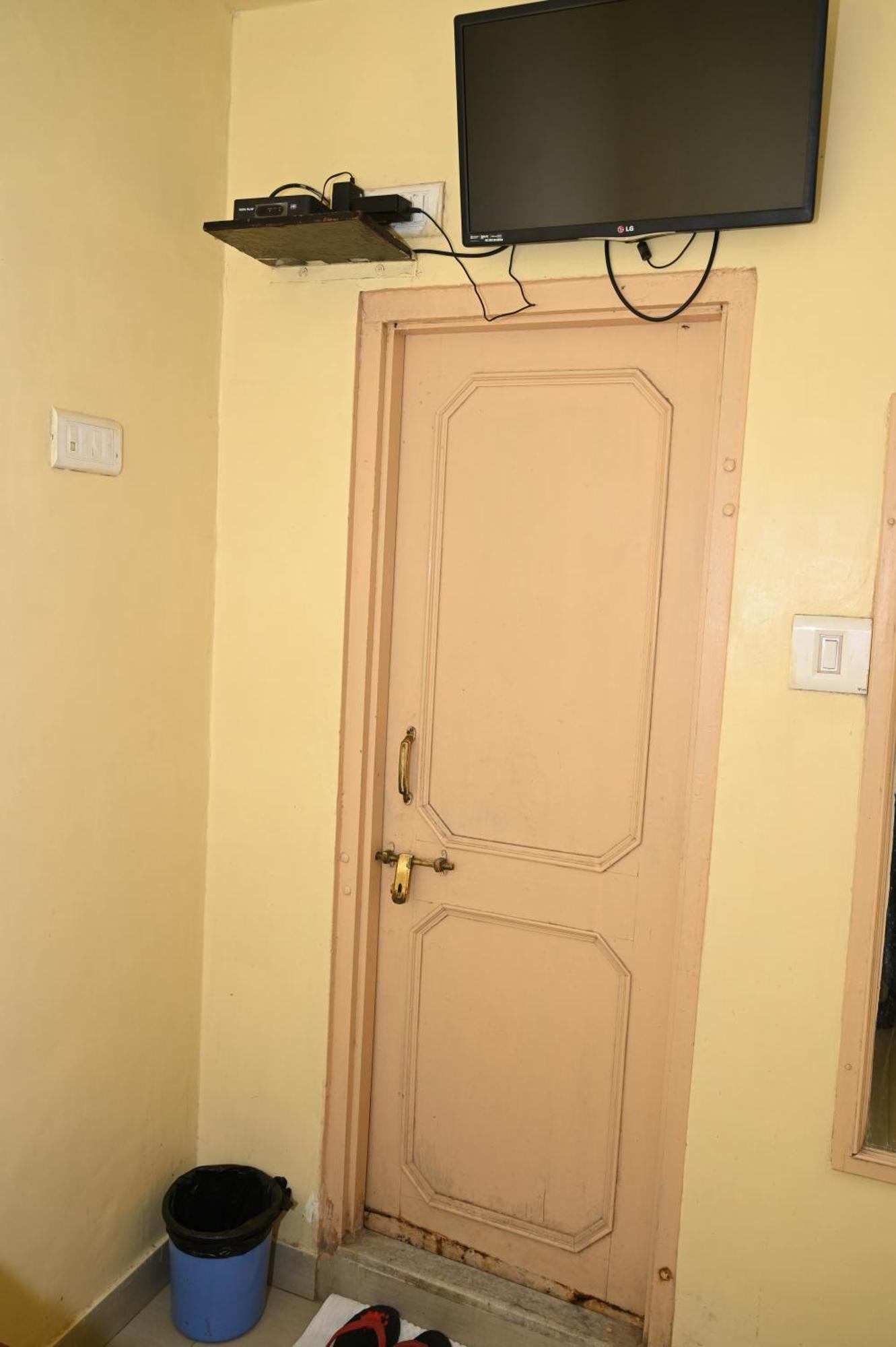 Balaji Palace 3*