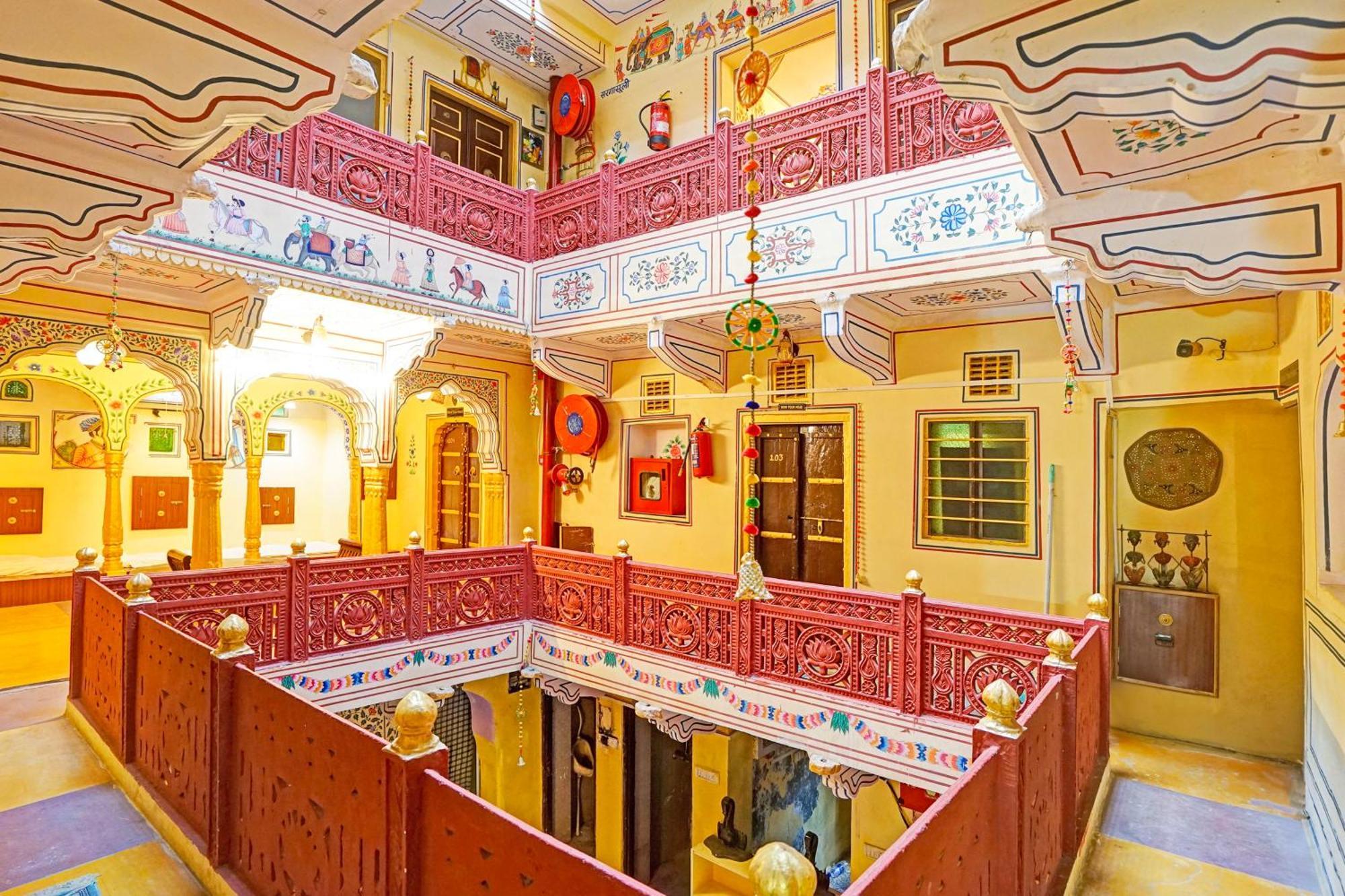 Collection O Ramganj Near Hawa Mahal 4*