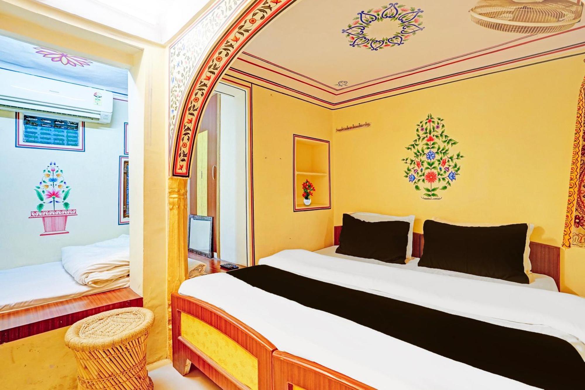 Collection O Ramganj Near Hawa Mahal Hotel