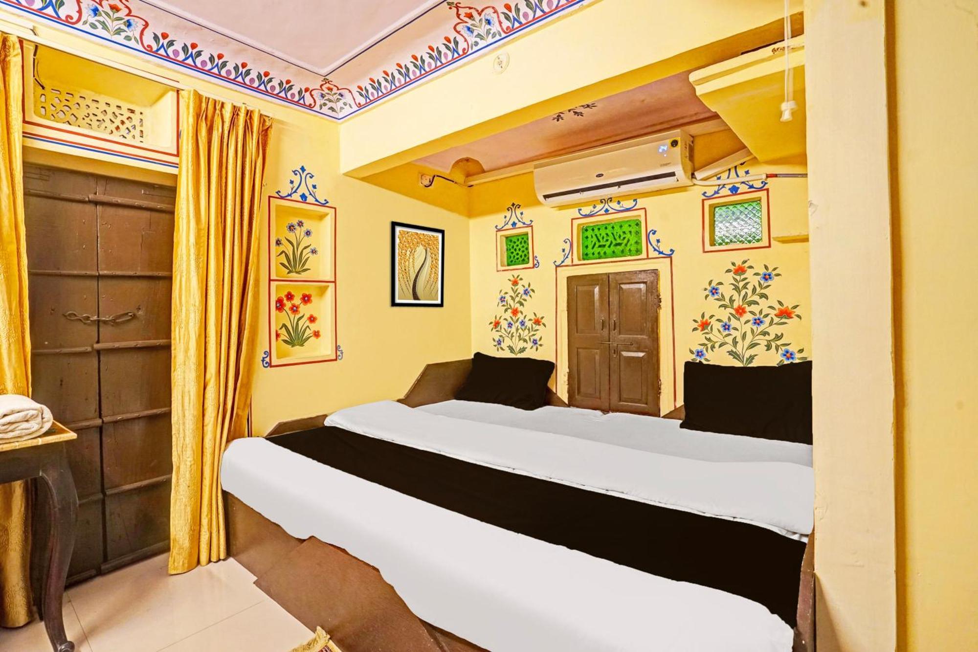 Collection O Ramganj Near Hawa Mahal Hotel 4*