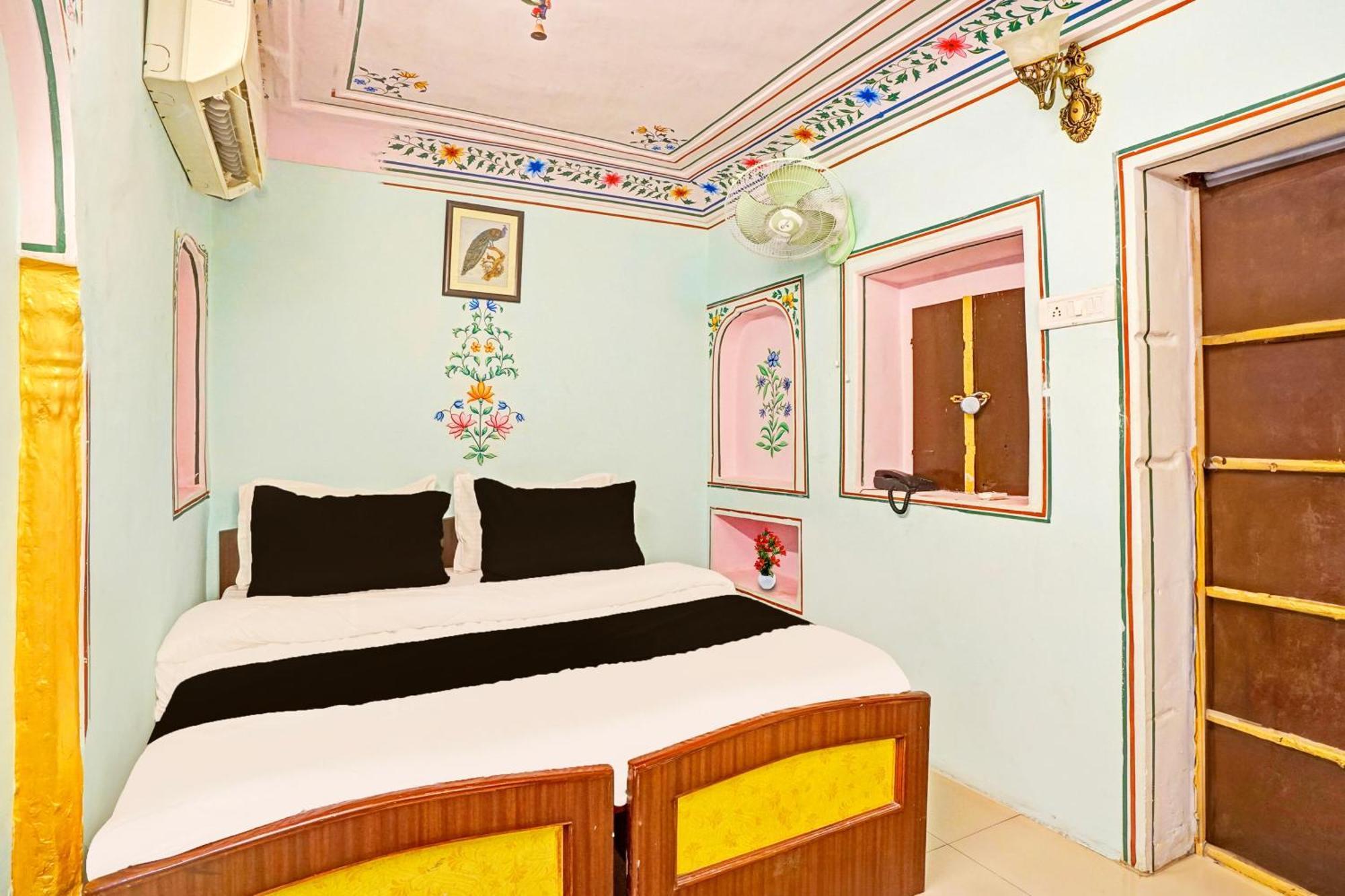 Hotel Collection O Ramganj Near Hawa Mahal 4*