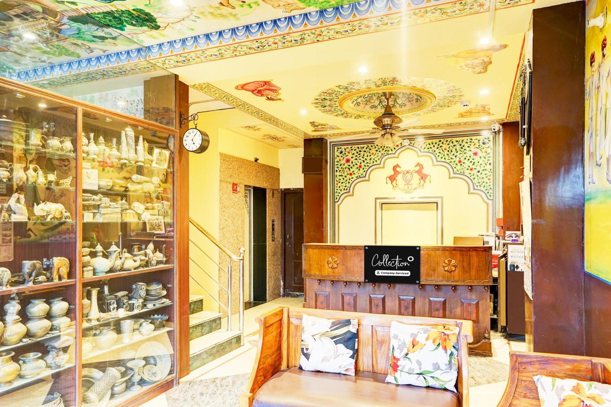 Hotel Super Collection O Gangapole Amer Road *