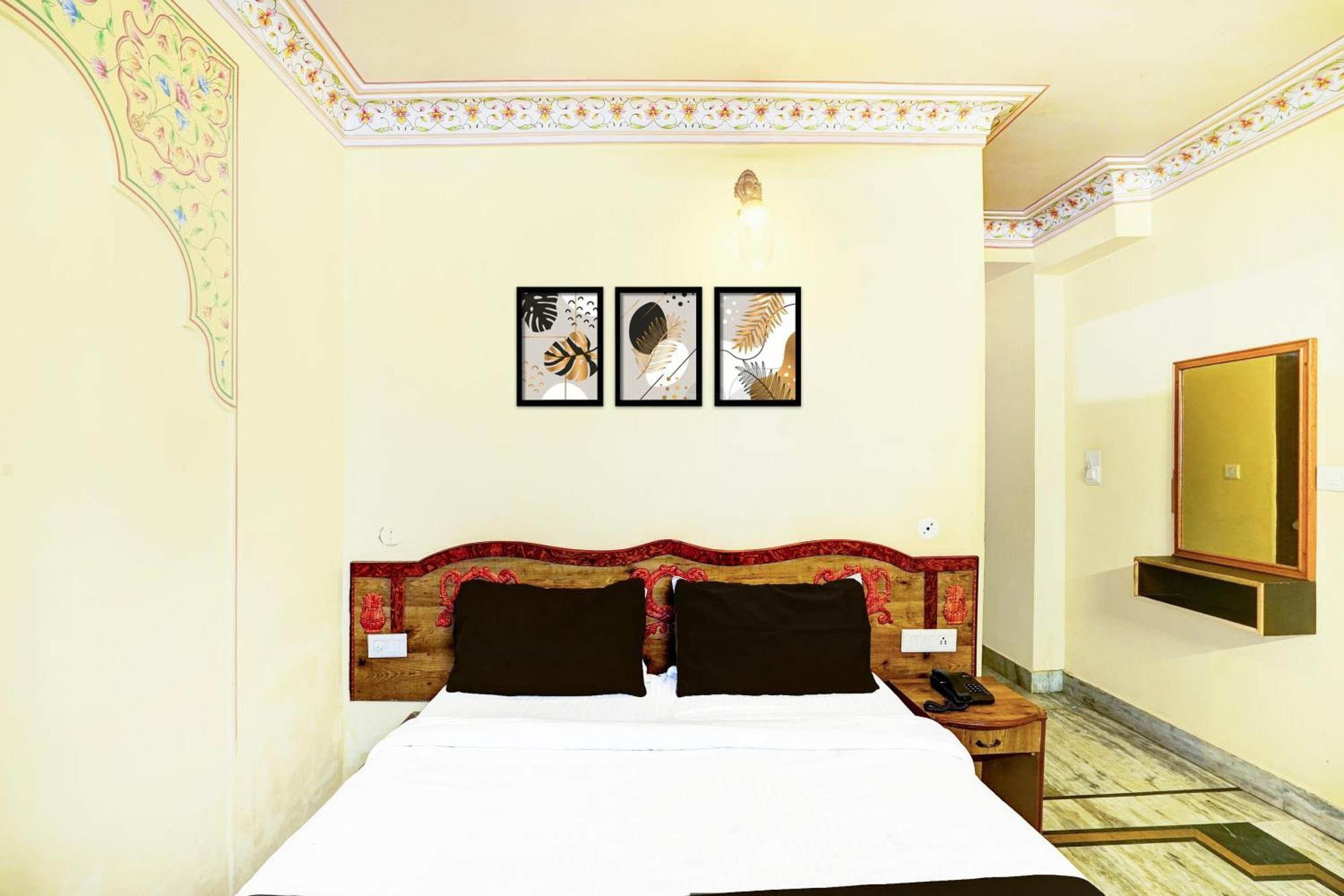 Hotel Super Collection O Gangapole Amer Road Jaipur