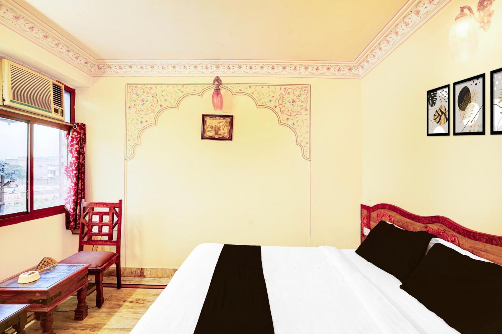 Hotel Super Collection O Gangapole Amer Road