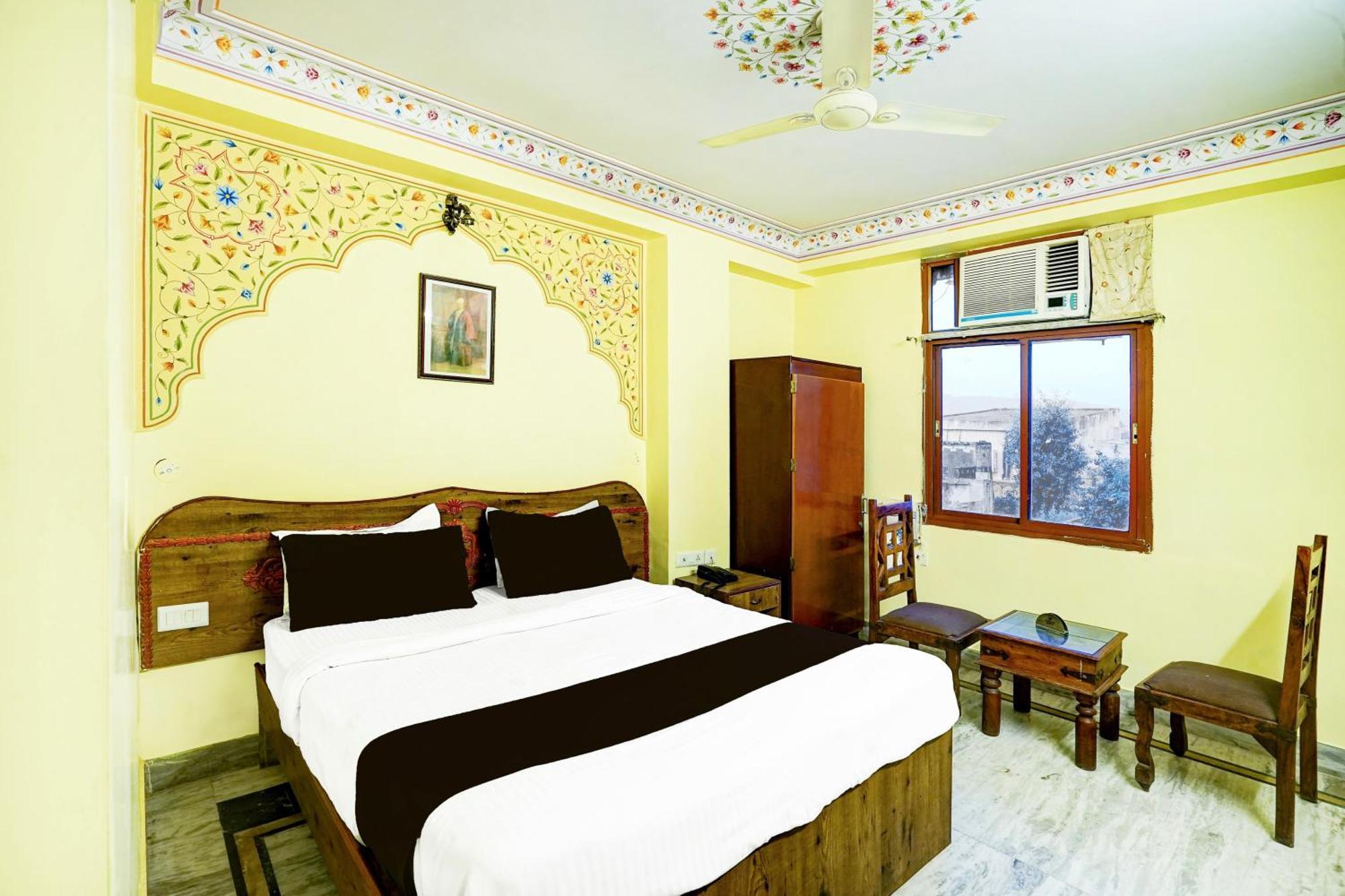 Super Collection O Gangapole Amer Road Hotel *