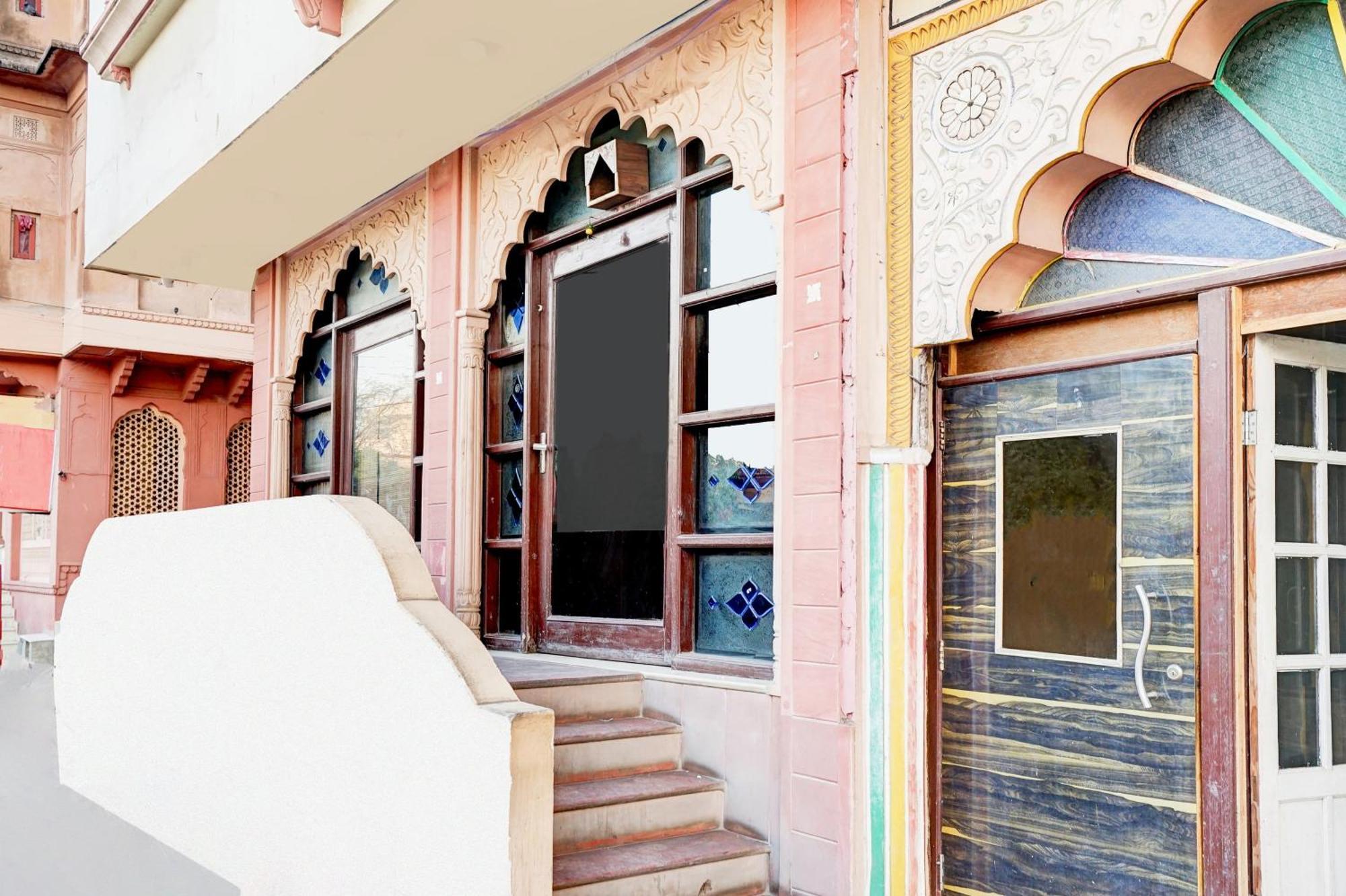 Hotel Super Collection O Gangapole Amer Road *