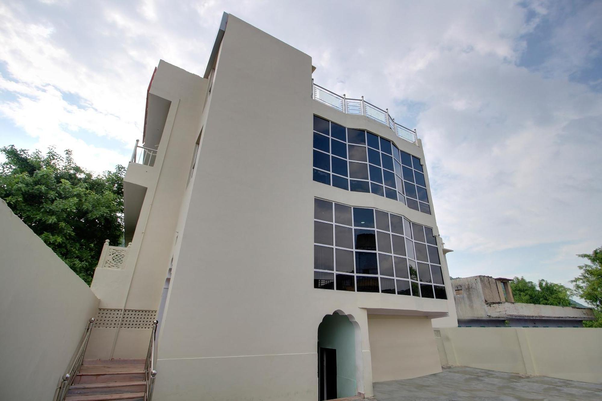 Hotel O Jawahar Palace 2*