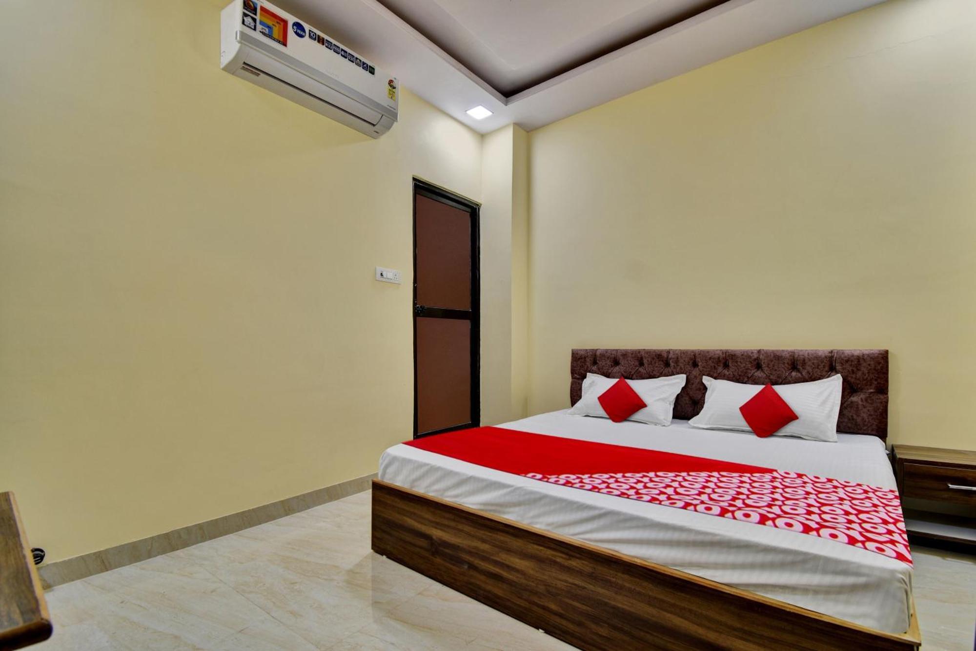 O Prateek Hotel 3*