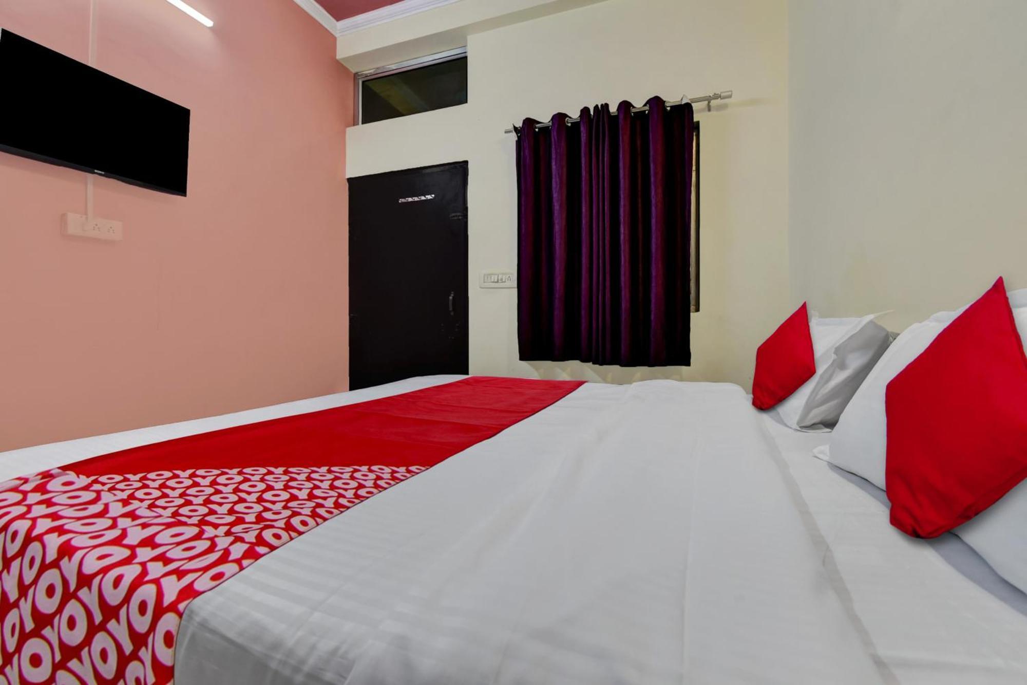 Hotel Oyo Sapphire 3*