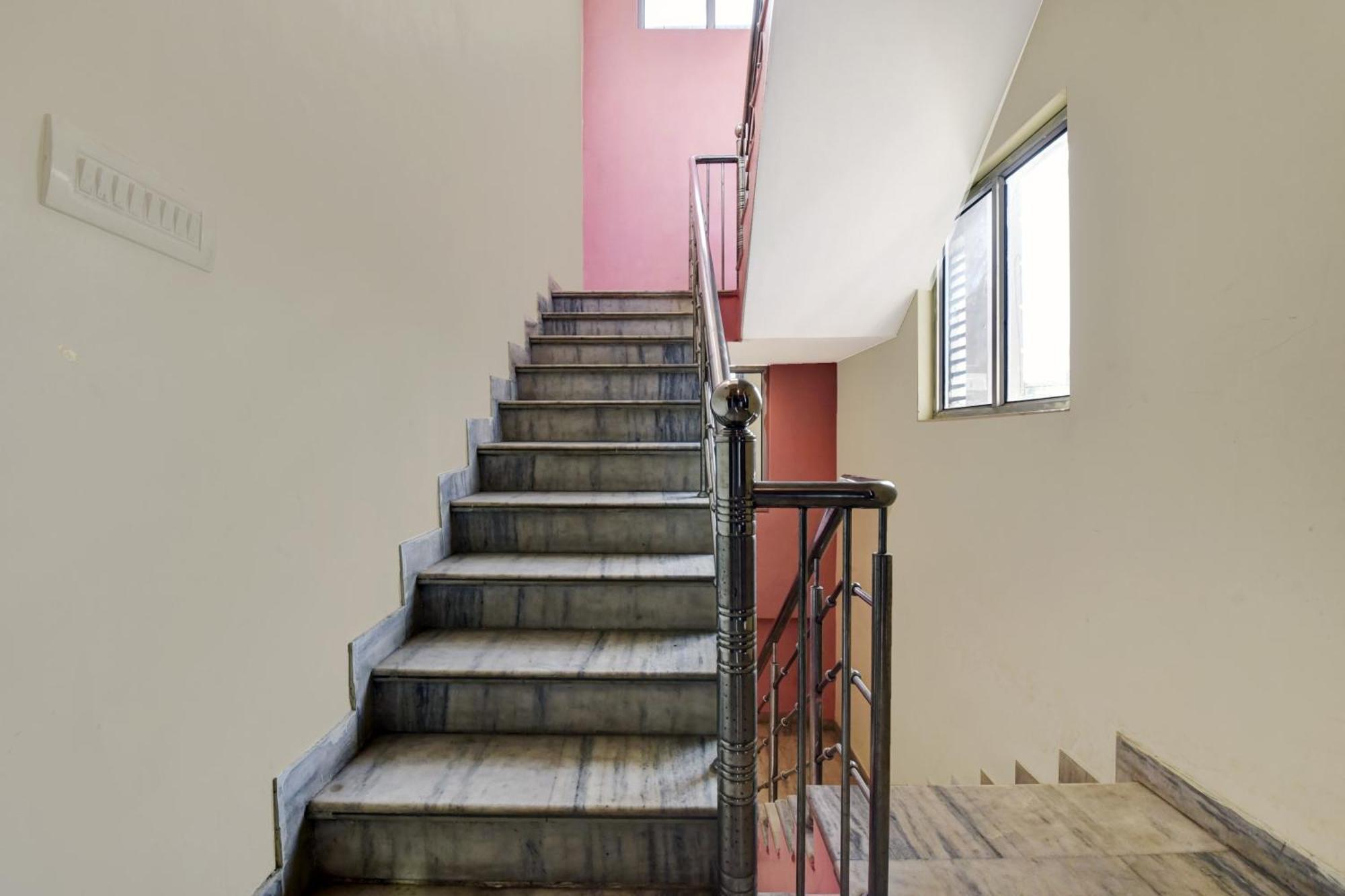 Oyo Sapphire Hotel 3*