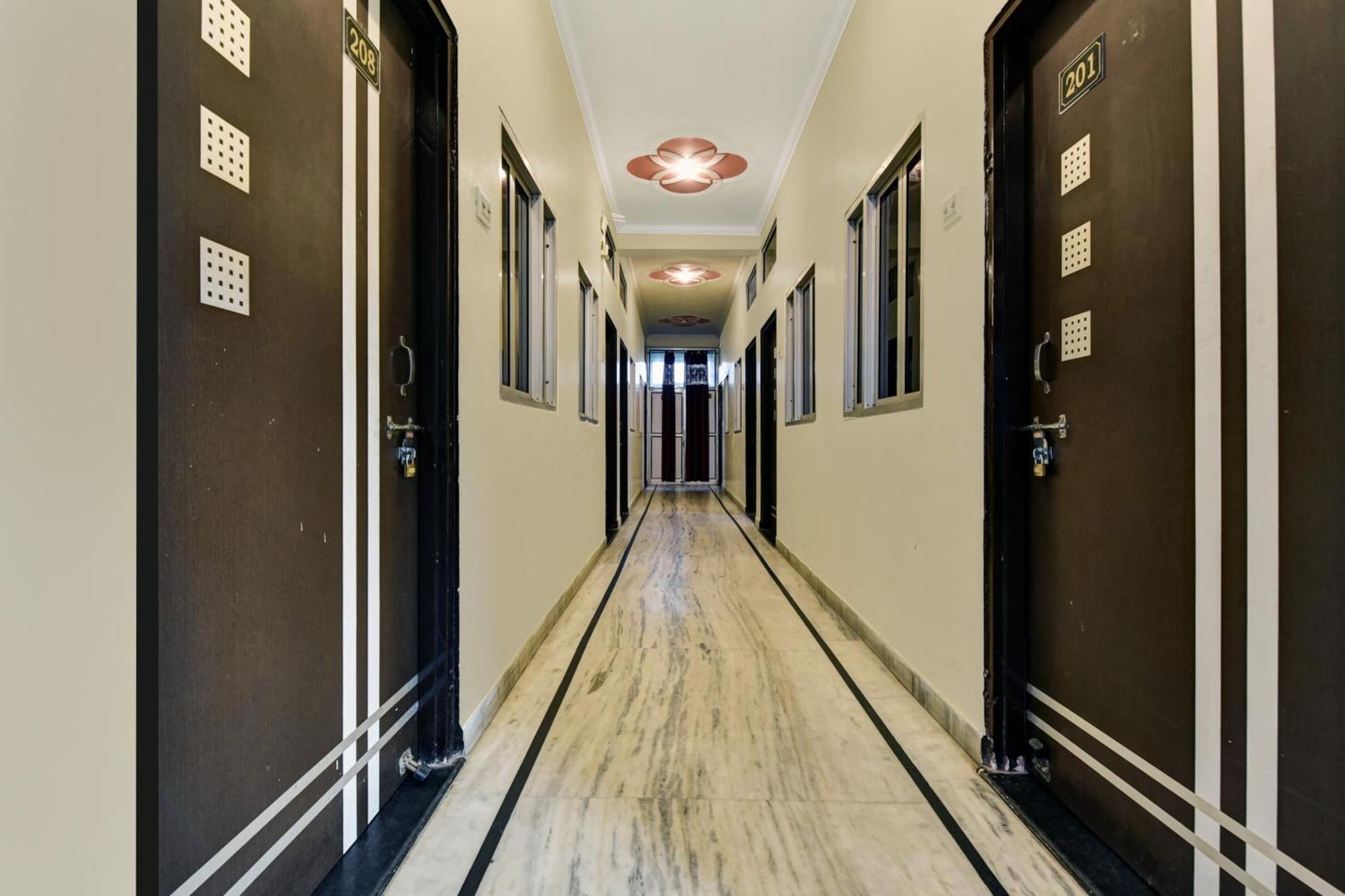 Oyo Sapphire Hotel Jaipur