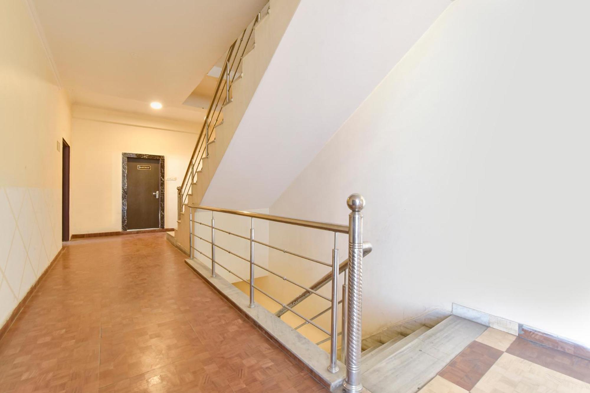 Fabhotel Dream Palace 3*