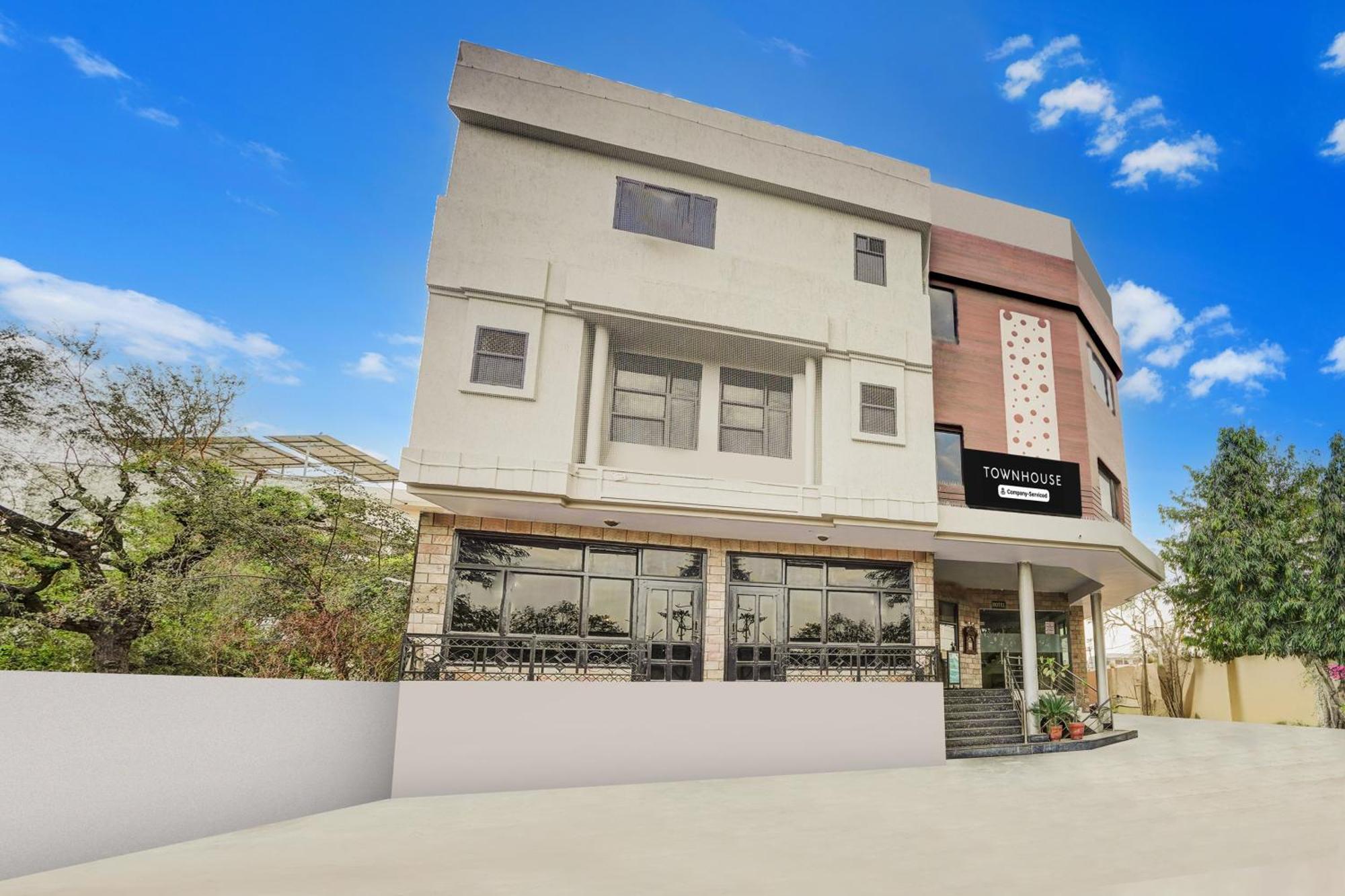 Super Townhouse Sikar Road Formerly Aroma Hotel *