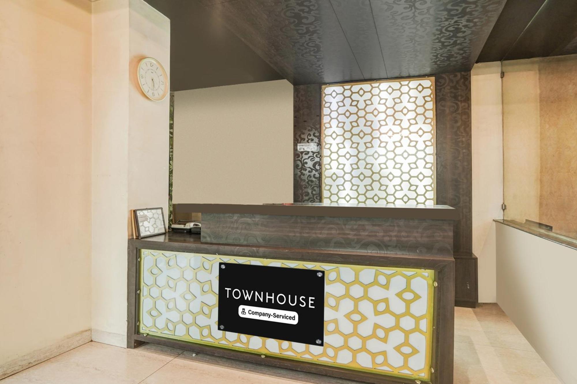 Super Townhouse Sikar Road Formerly Aroma