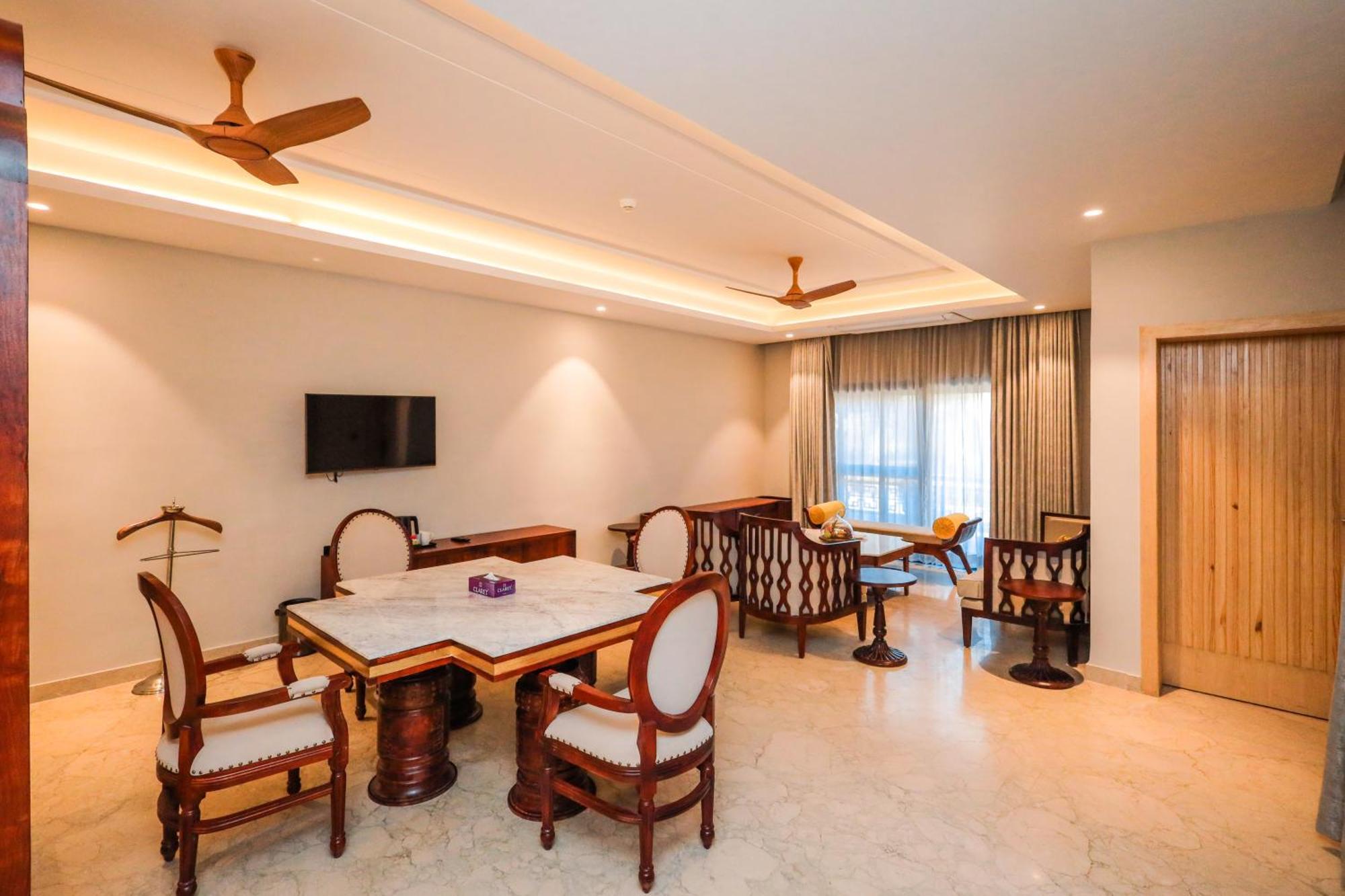 Resort Ananta & 5*