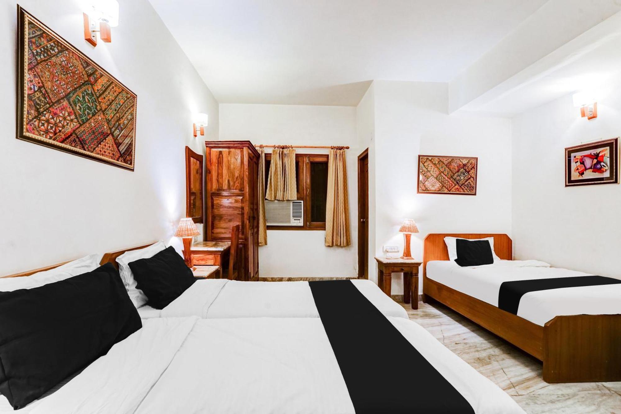 Hotel Super O Sansarchandra Road Formerly Luna Rosa 3*