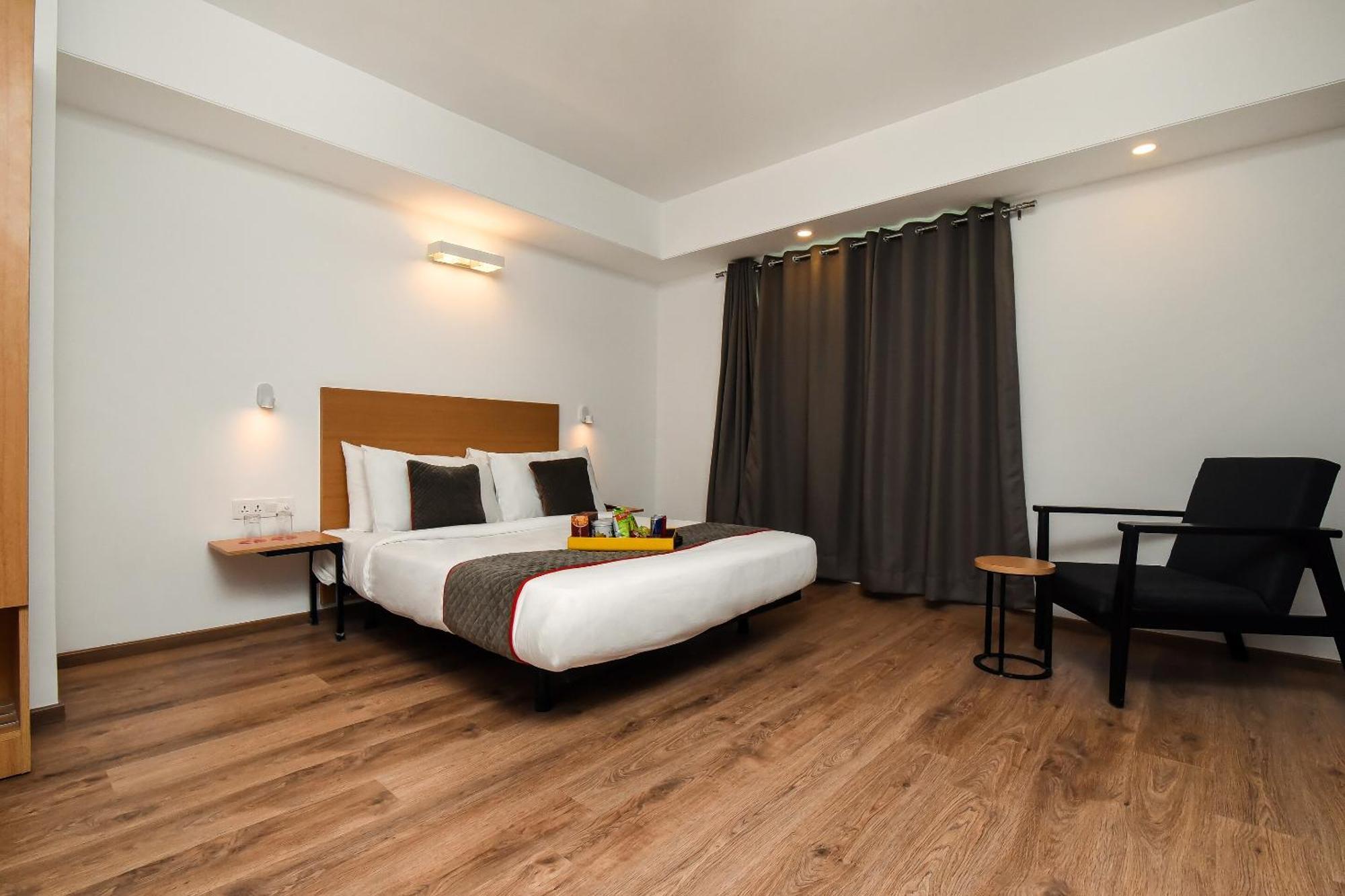 Townhouse C Scheme Ahinsa Circle Hotel 4*