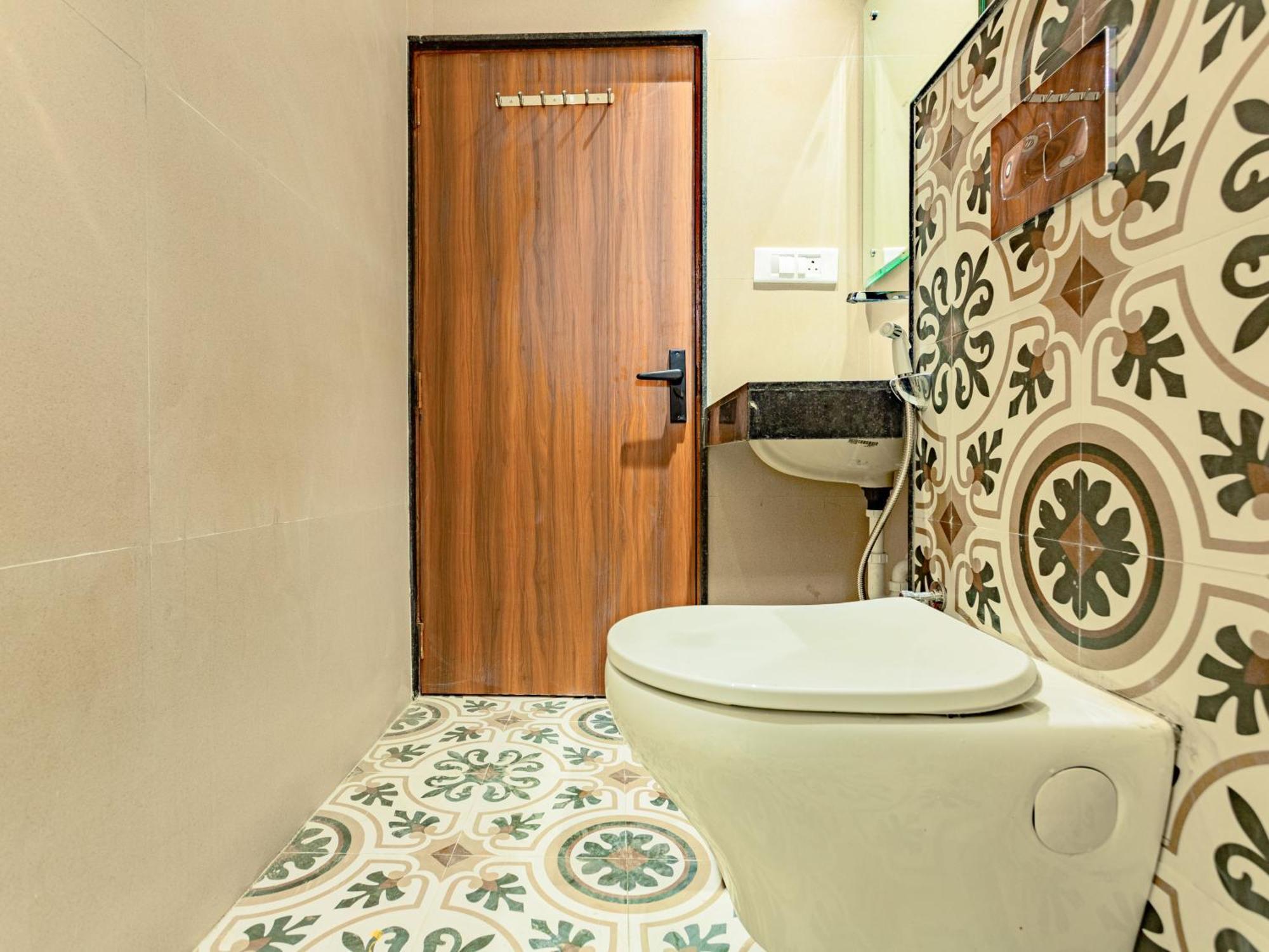 The Jaipur, Hathroi Hostel
