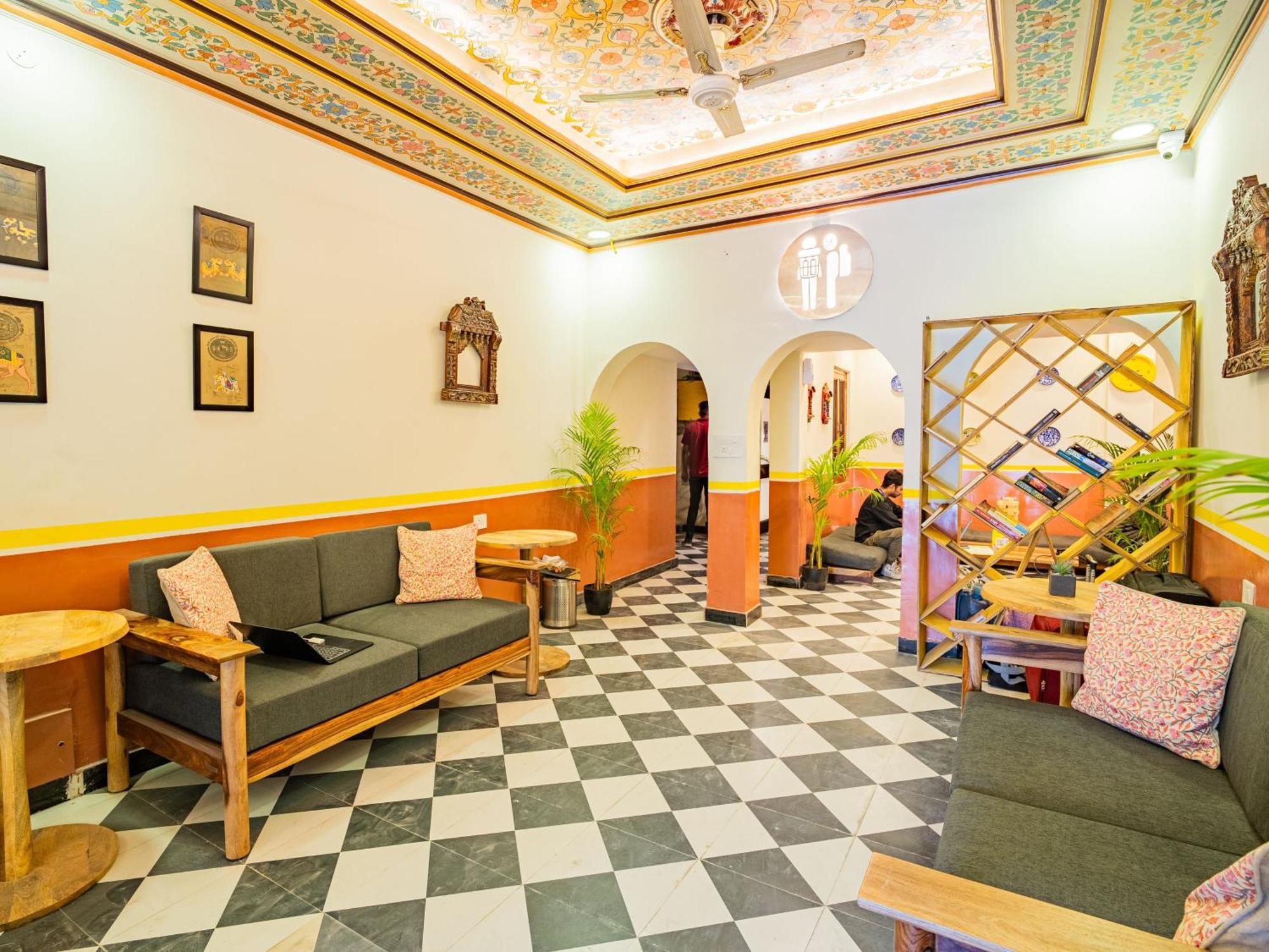 Hostel The Jaipur, Hathroi *
