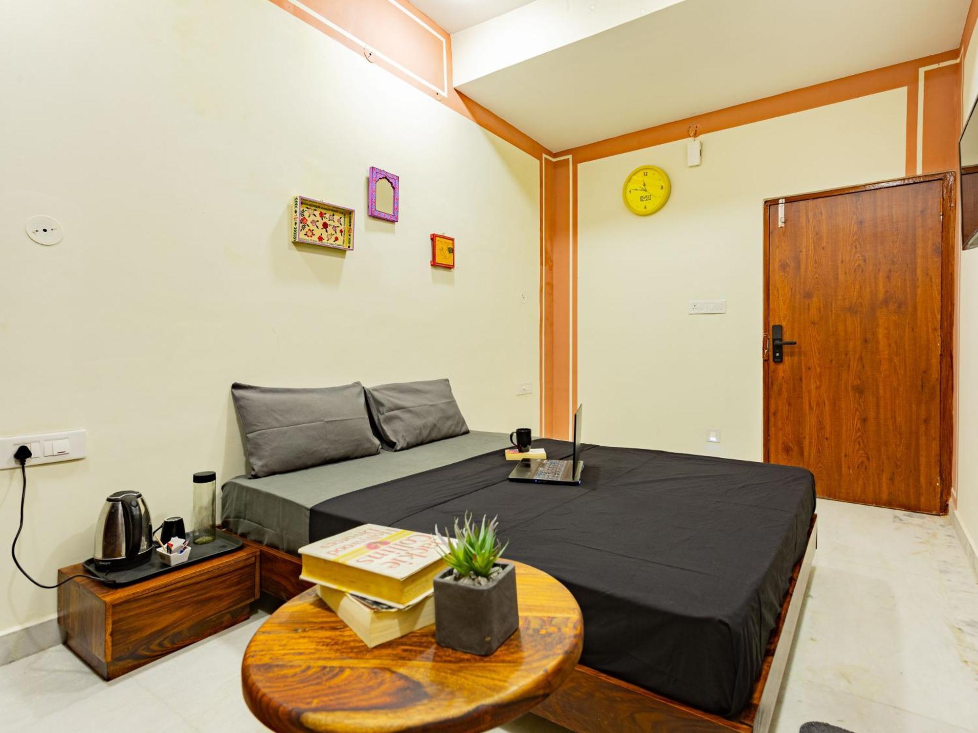Hostel The Jaipur, Hathroi *
