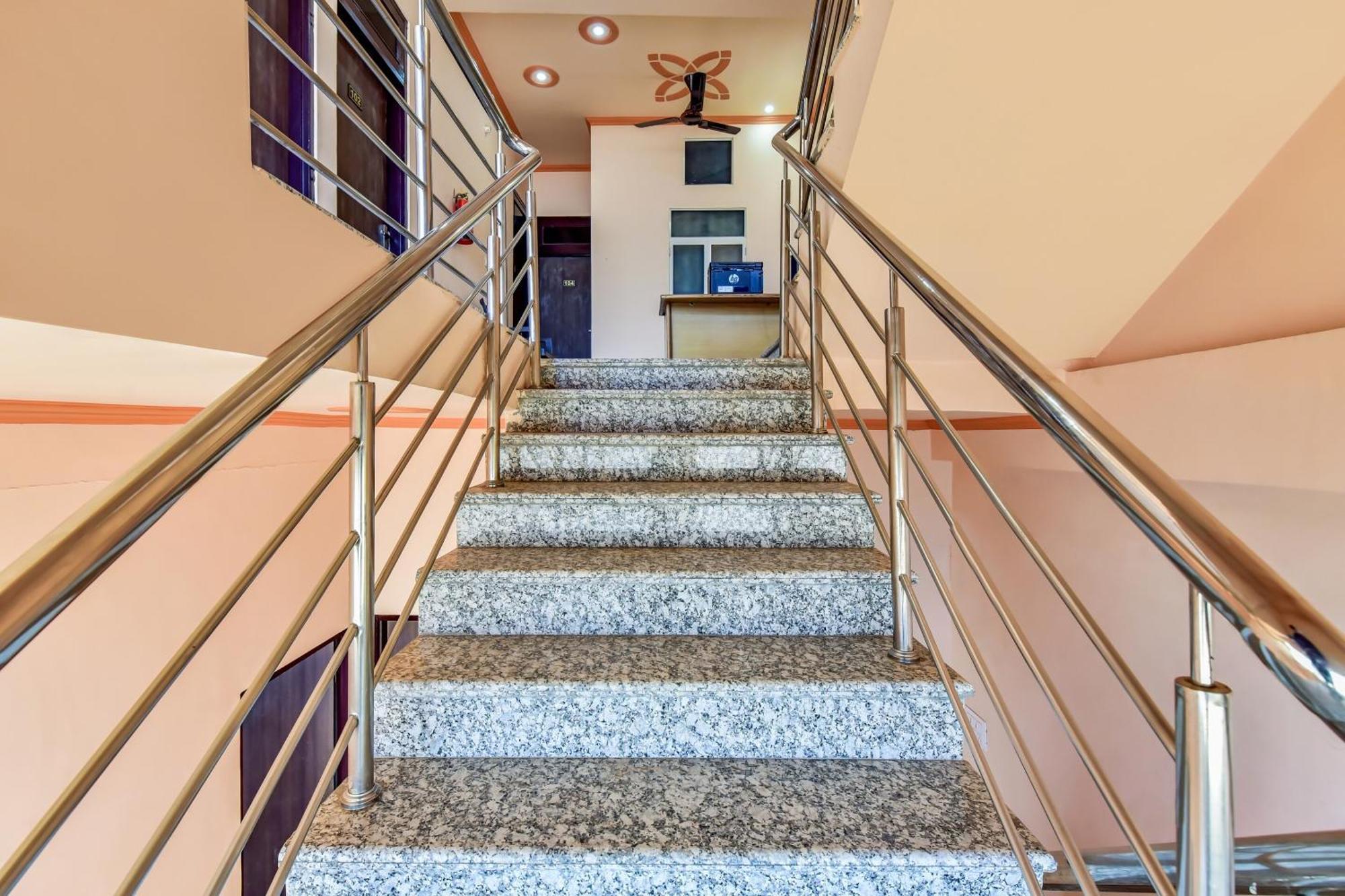 Hotel O Pushp Niwas 3*